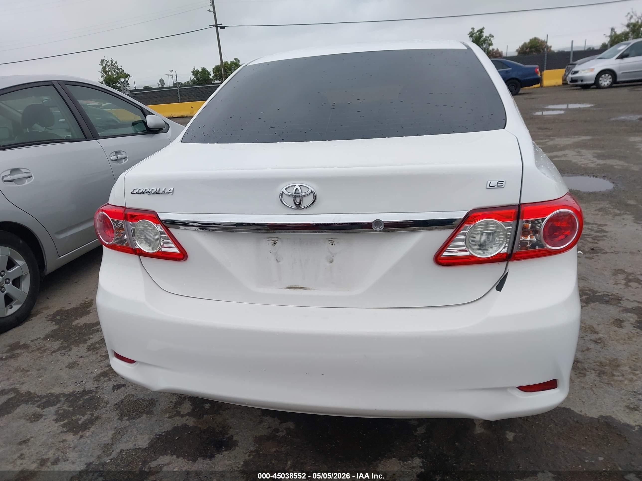 2013 Toyota Corolla Le White vin: 5YFBU4EE2DP135114