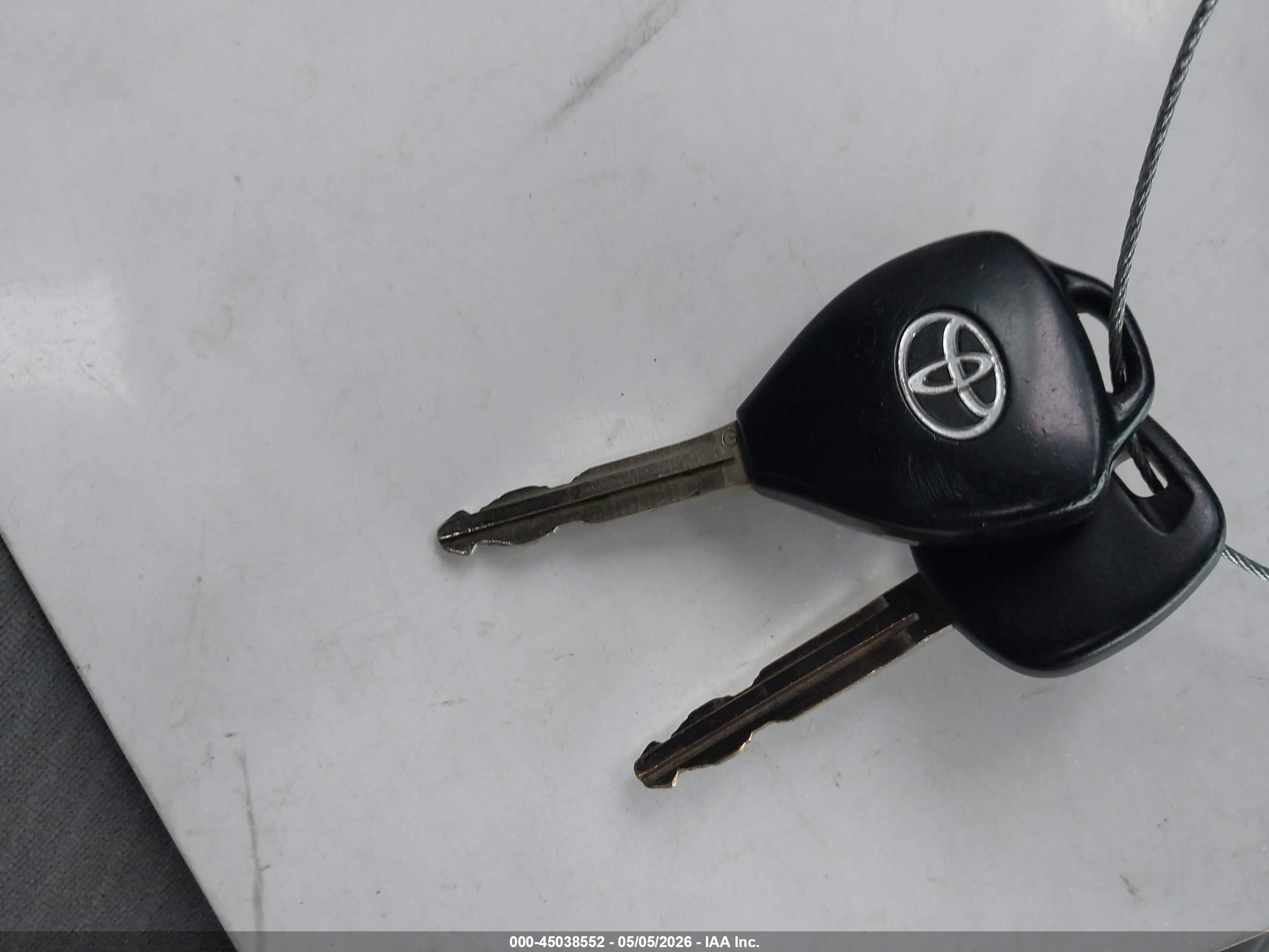 2013 Toyota Corolla Le White vin: 5YFBU4EE2DP135114