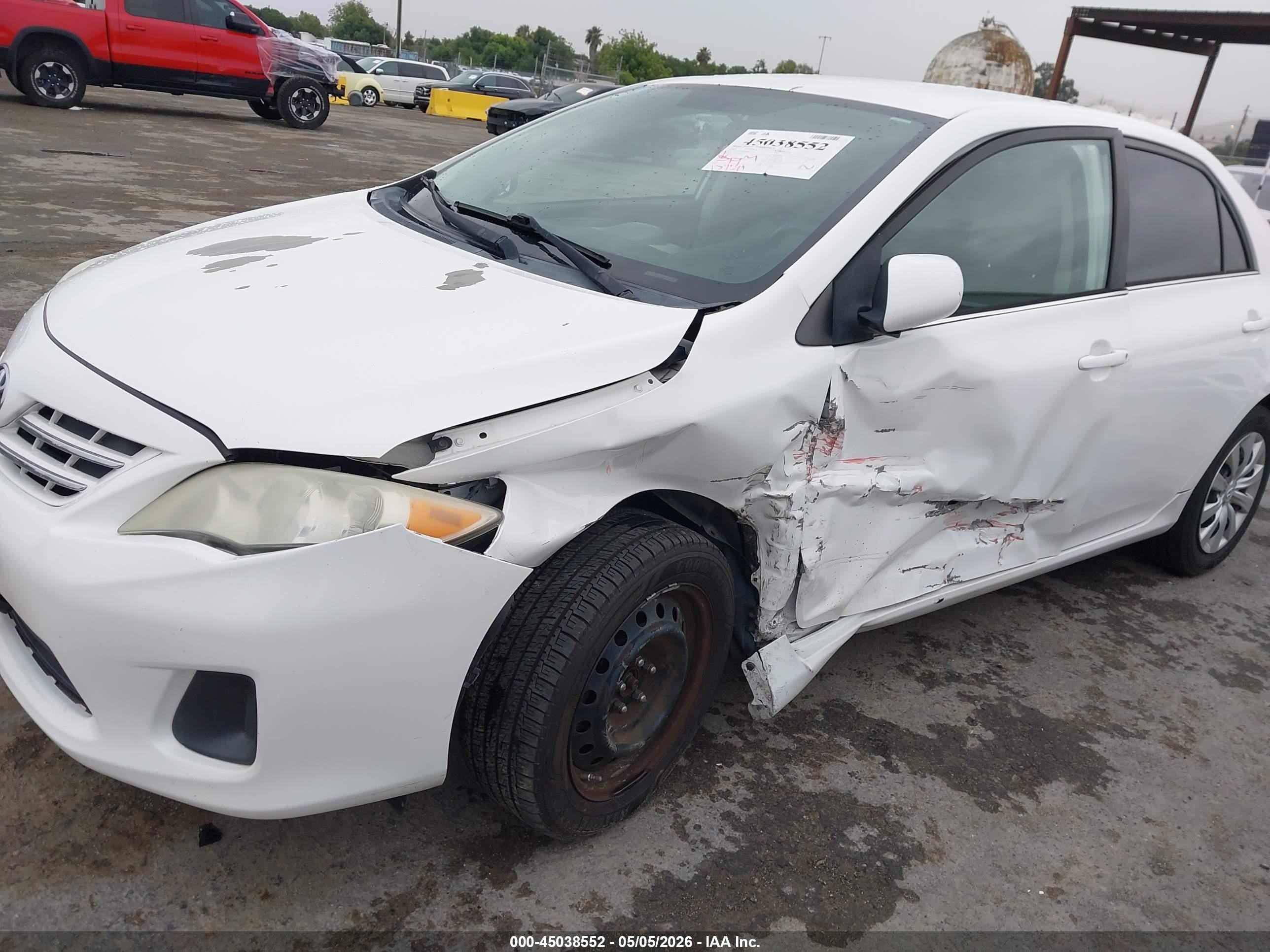 2013 Toyota Corolla Le White vin: 5YFBU4EE2DP135114