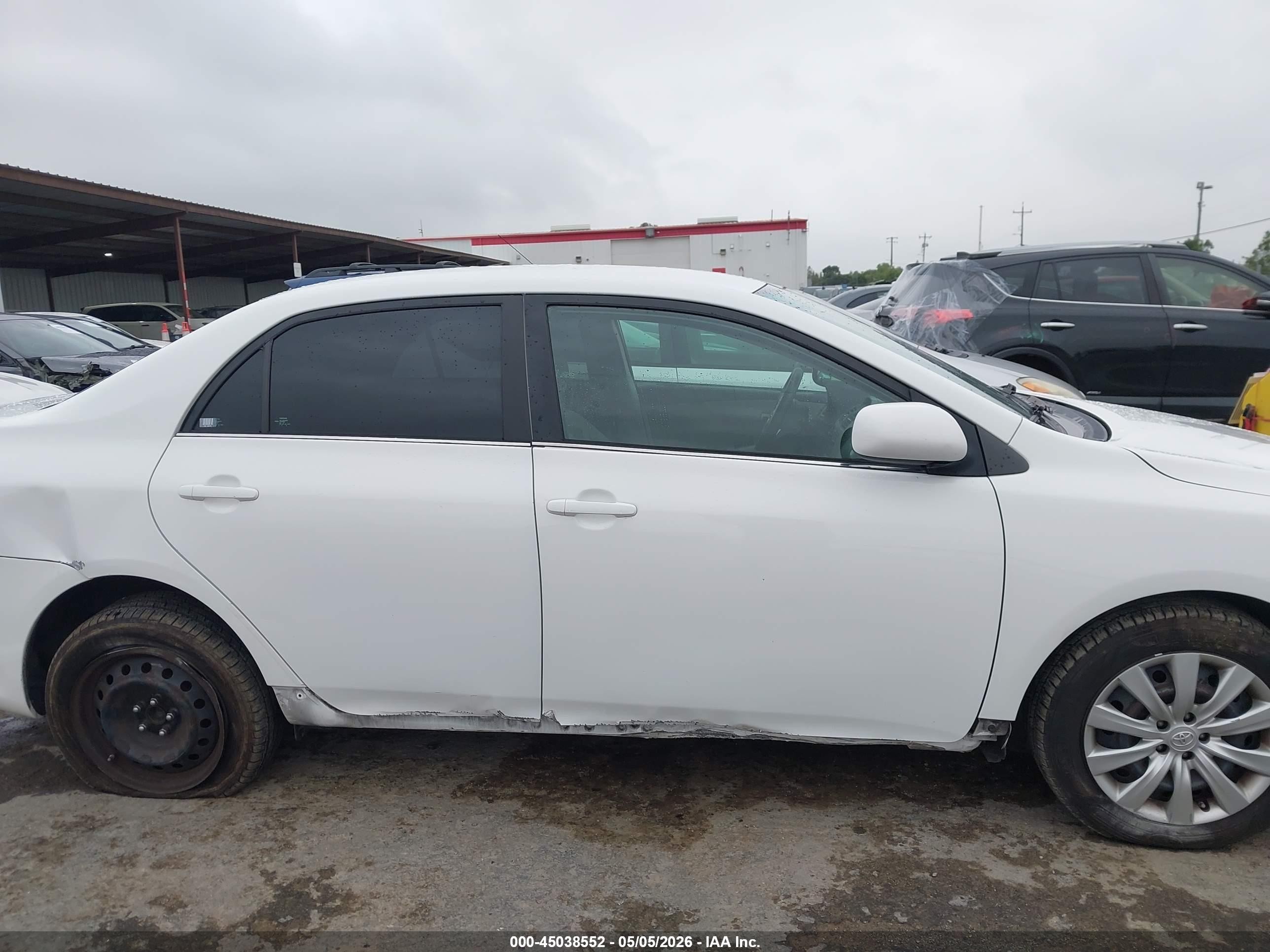 2013 Toyota Corolla Le White vin: 5YFBU4EE2DP135114