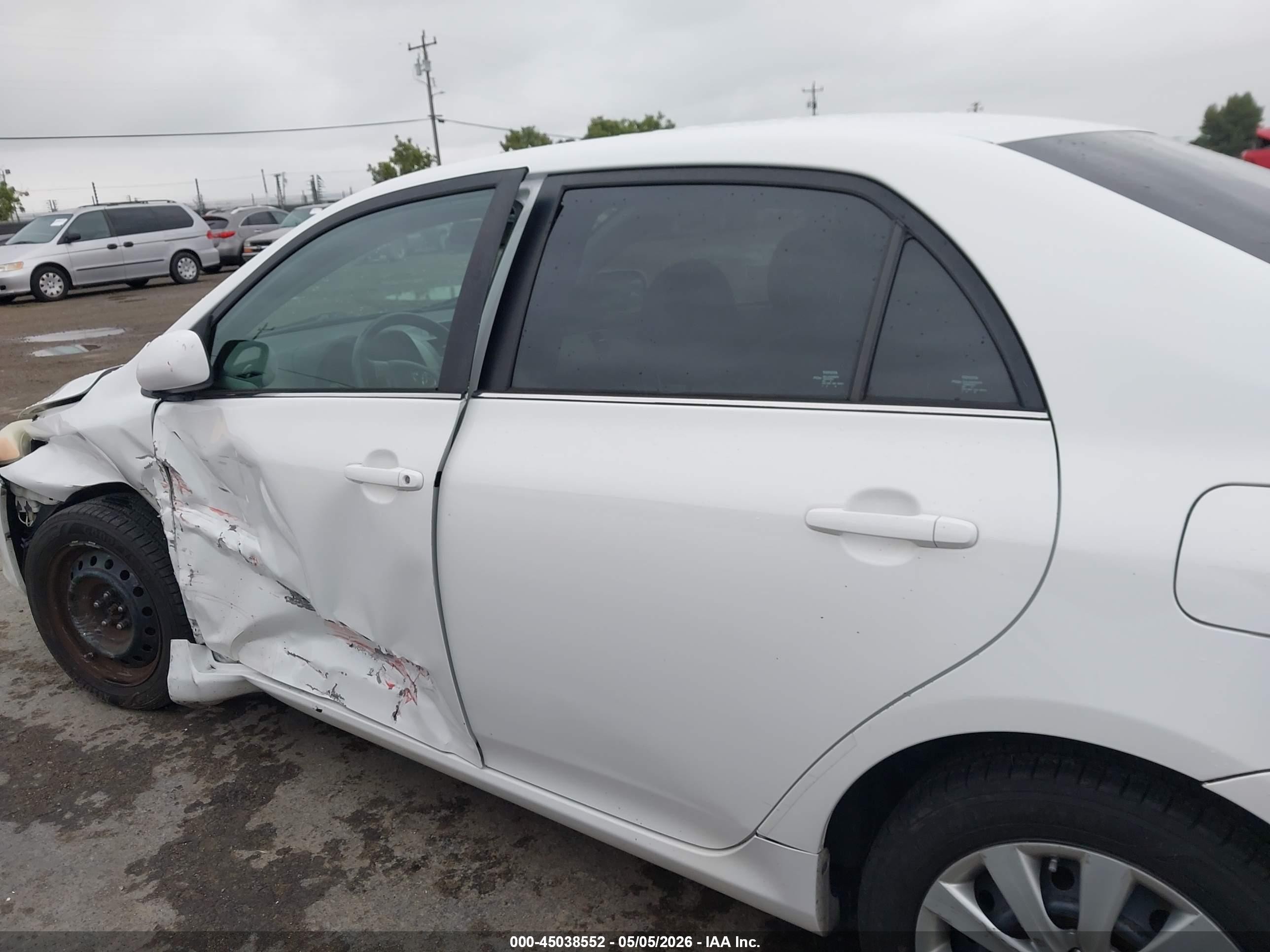 2013 Toyota Corolla Le White vin: 5YFBU4EE2DP135114