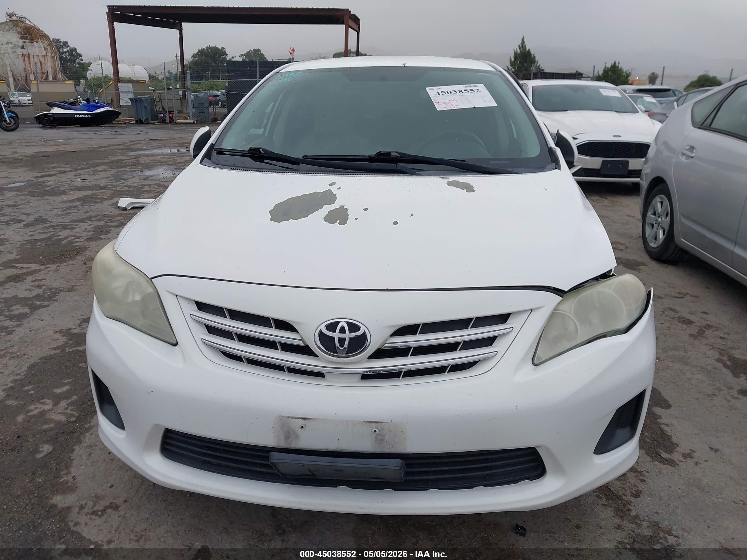 2013 Toyota Corolla Le White vin: 5YFBU4EE2DP135114
