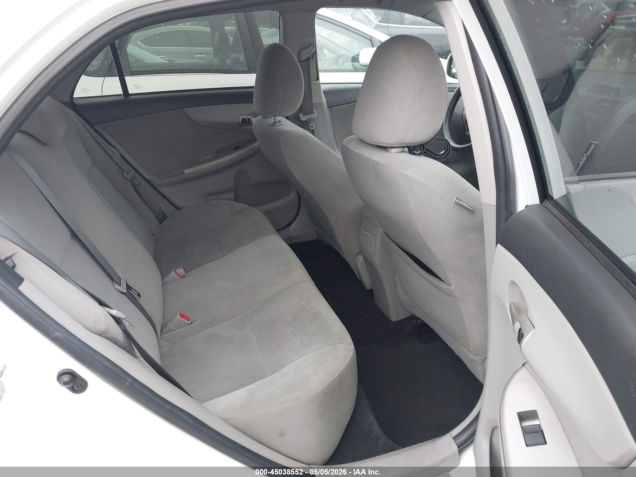 2013 Toyota Corolla Le White vin: 5YFBU4EE2DP135114