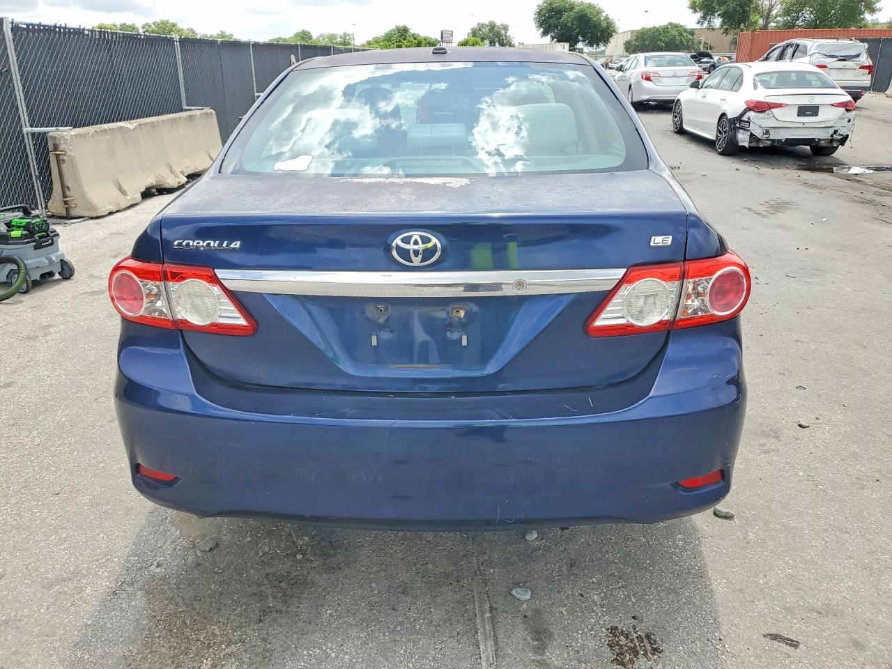 2013 Toyota Corolla Le Blue vin: 5YFBU4EE2DP142970