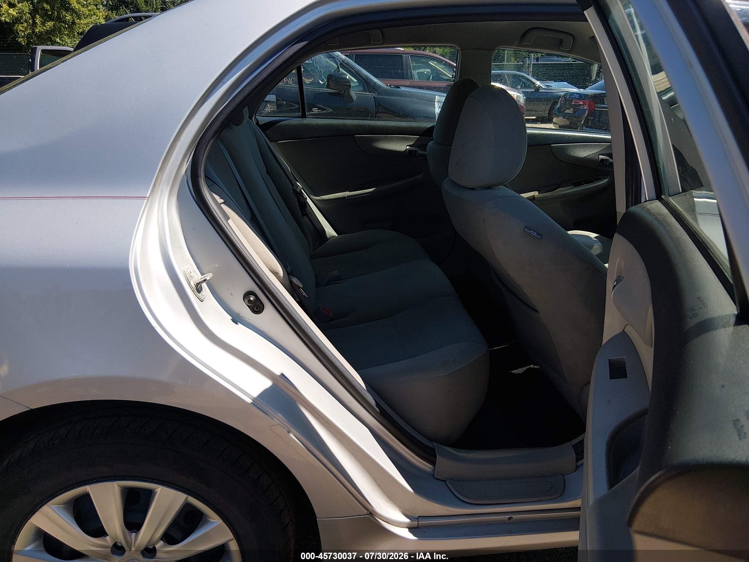 2013 Toyota Corolla Le Silver vin: 5YFBU4EE2DP143634