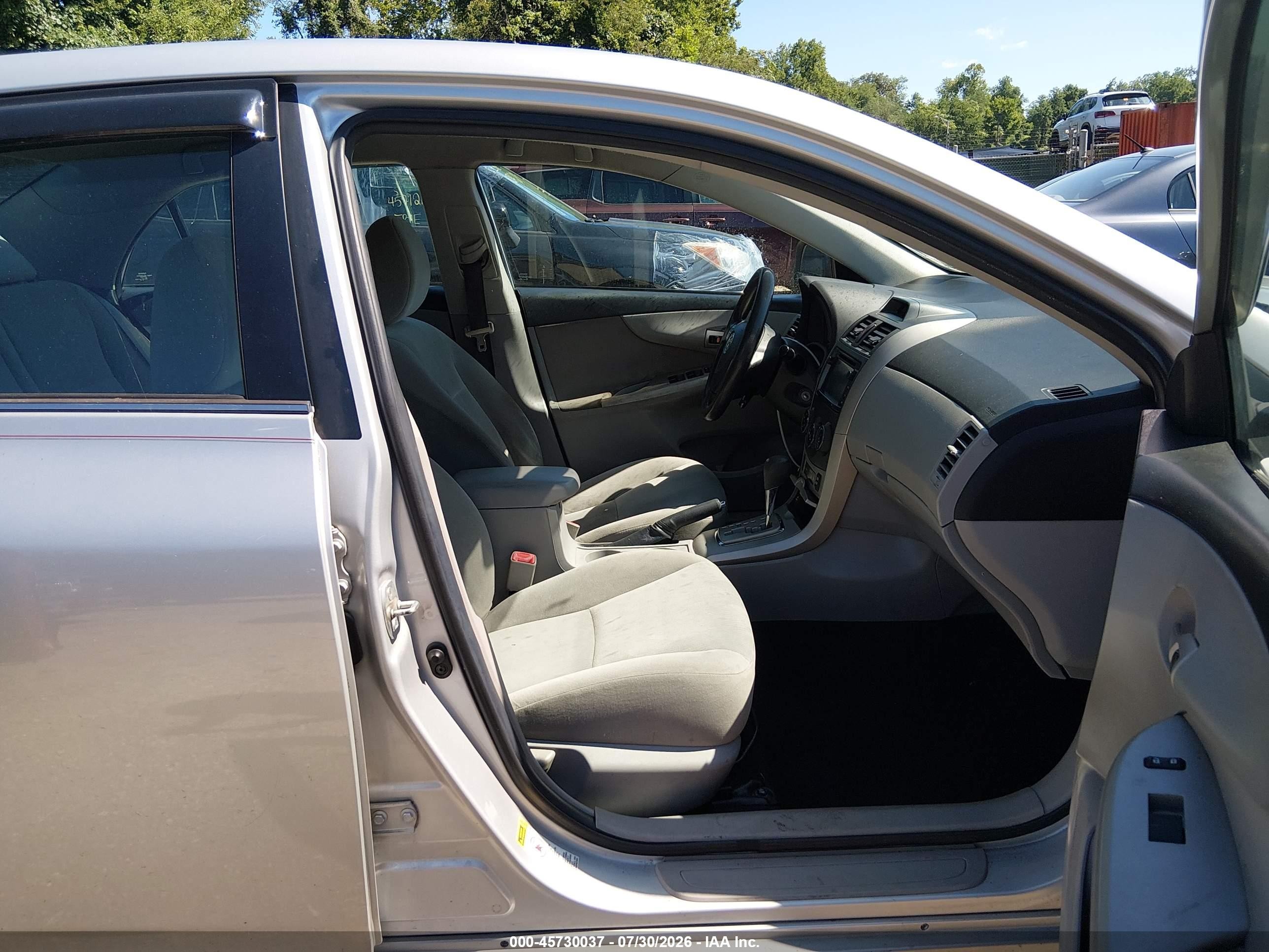 2013 Toyota Corolla Le Silver vin: 5YFBU4EE2DP143634