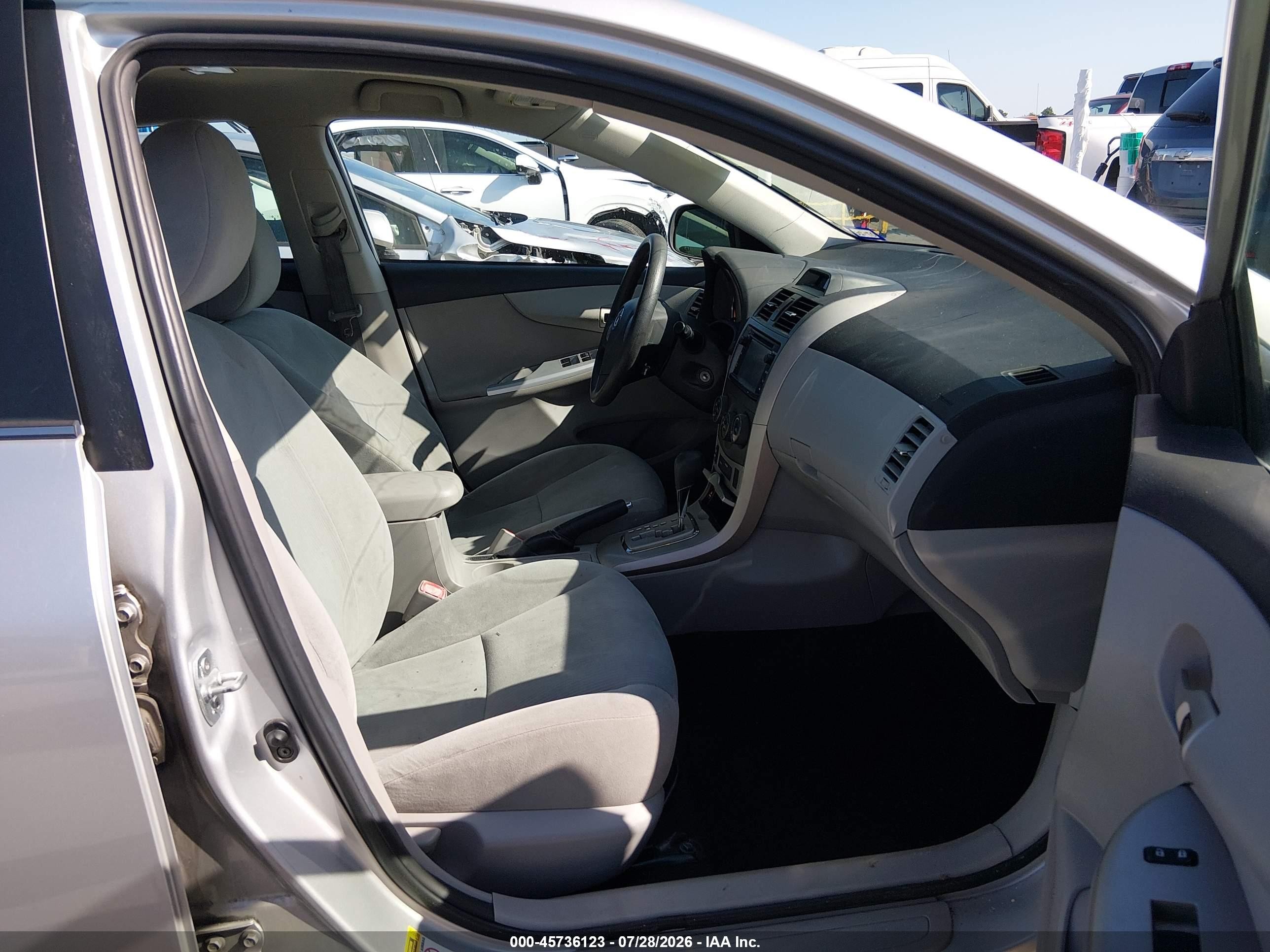 2013 Toyota Corolla Le Silver vin: 5YFBU4EE2DP152656