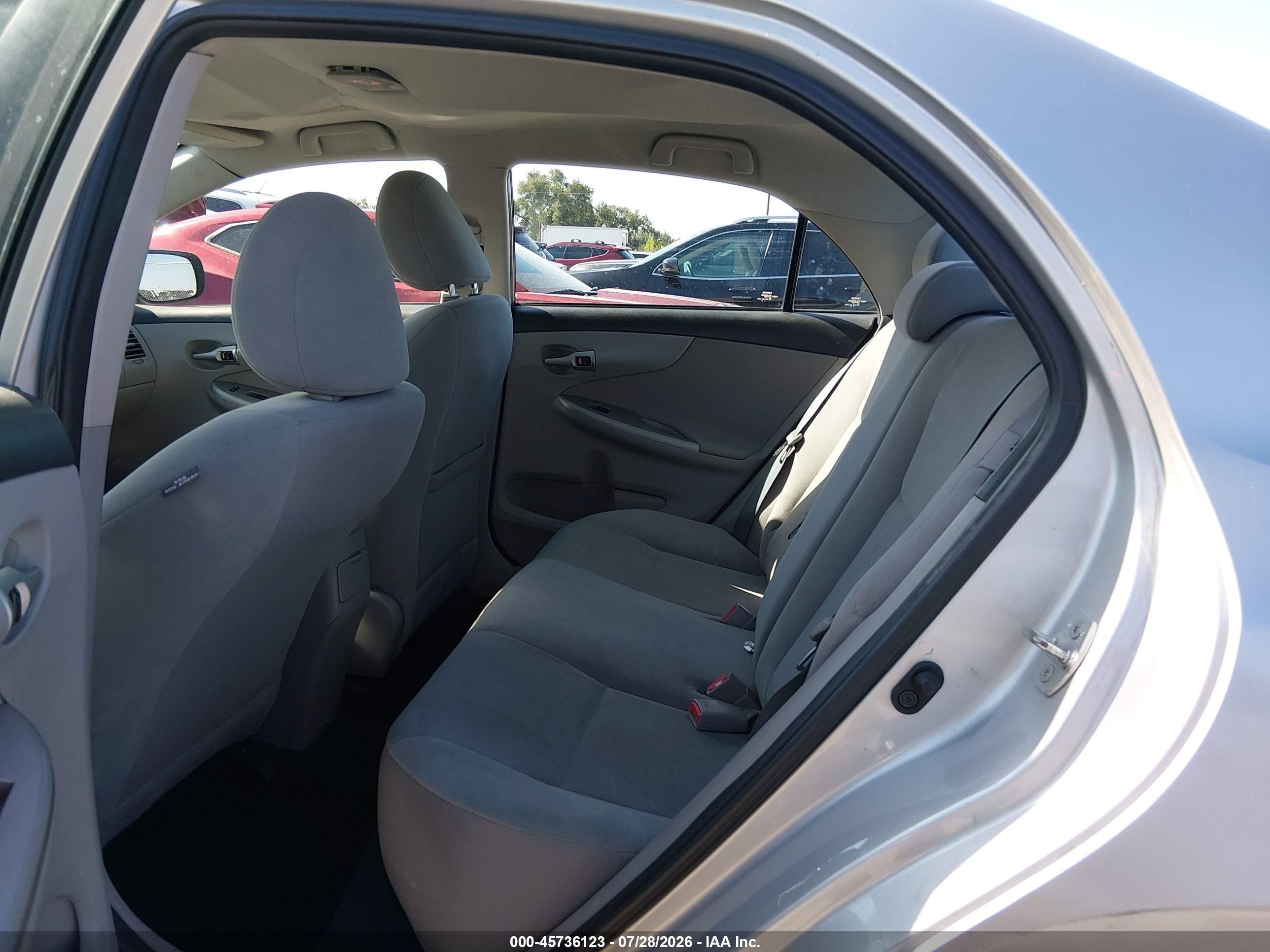 2013 Toyota Corolla Le Silver vin: 5YFBU4EE2DP152656