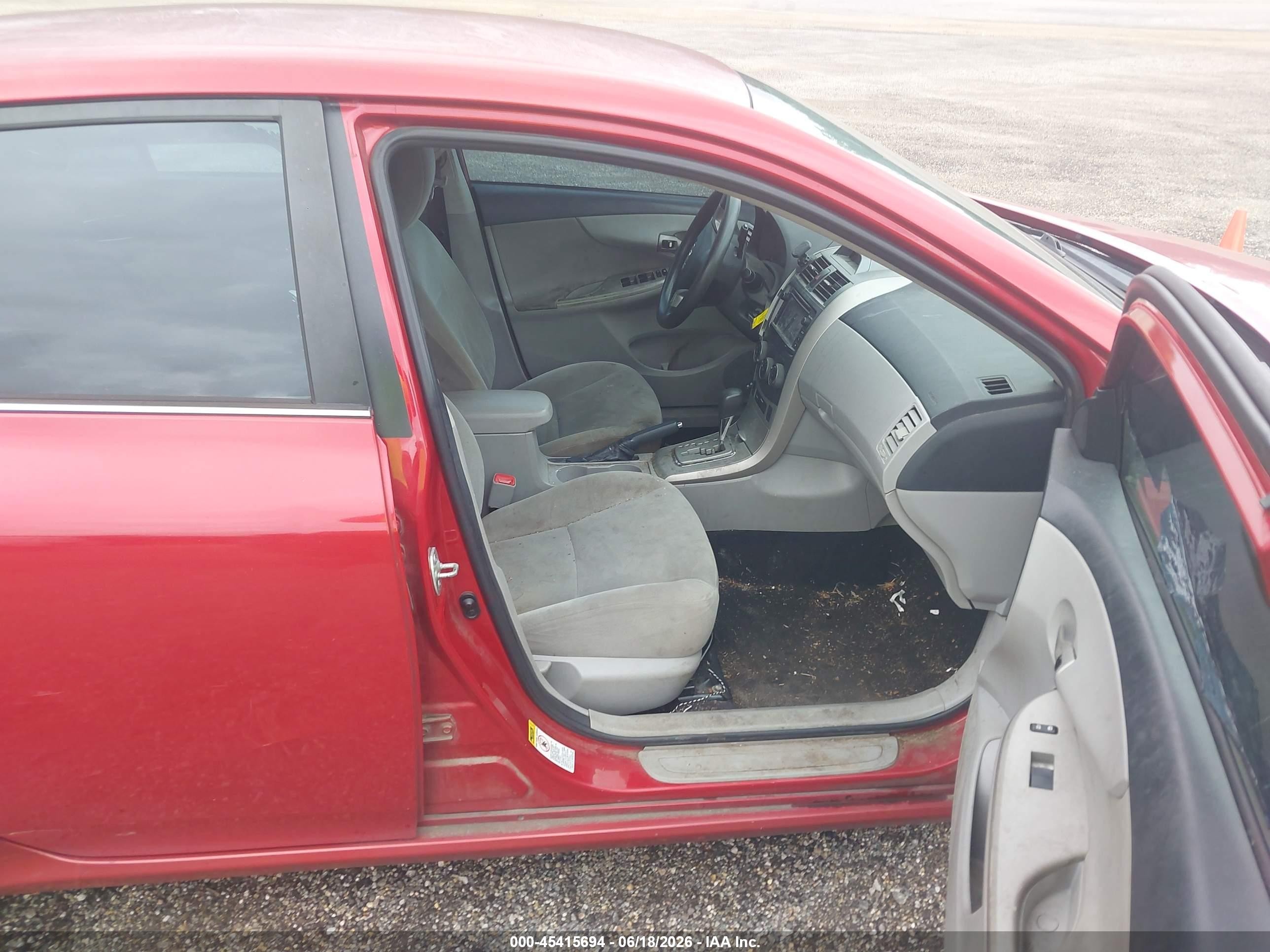 2013 Toyota Corolla Le Red vin: 5YFBU4EE2DP155475