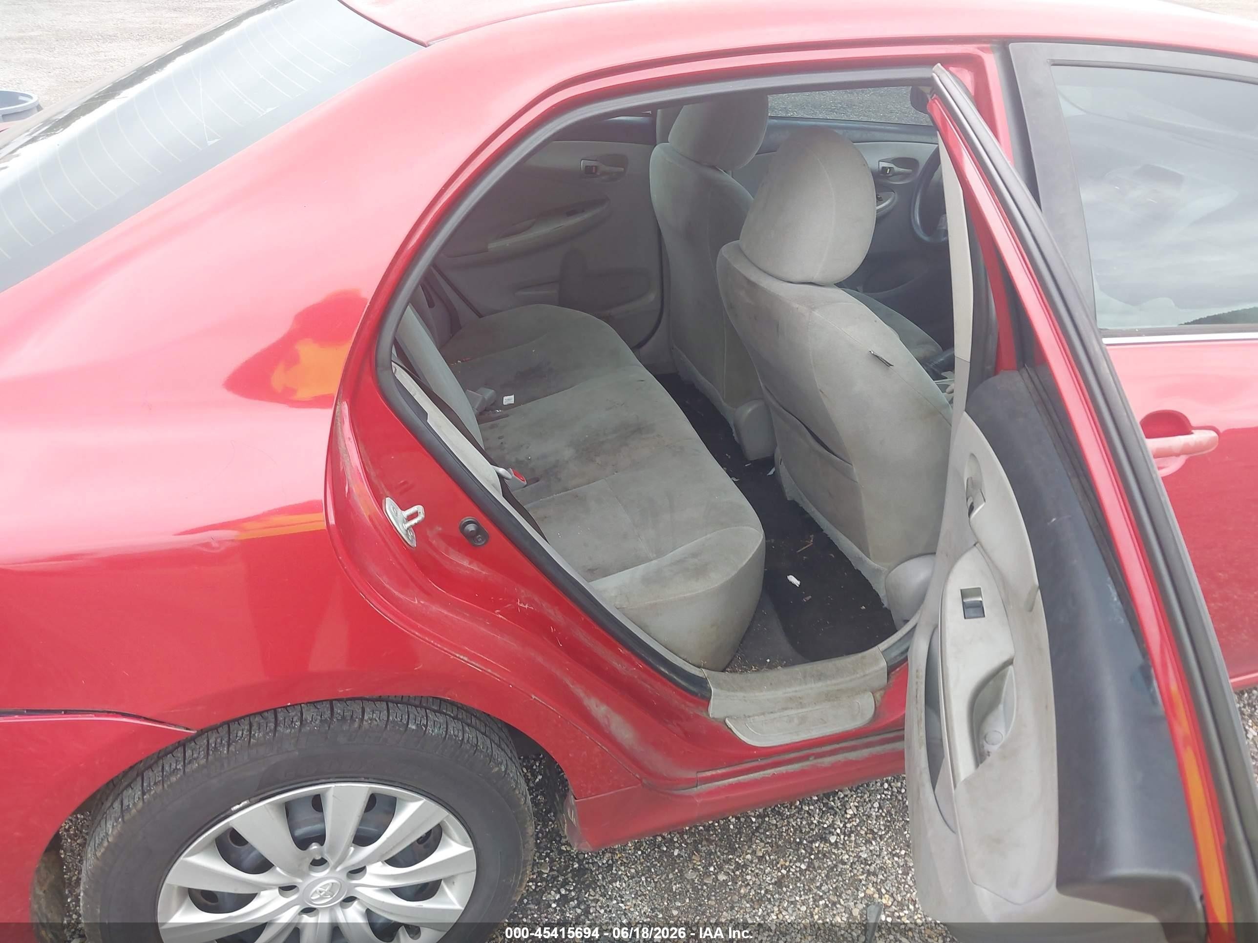 2013 Toyota Corolla Le Red vin: 5YFBU4EE2DP155475