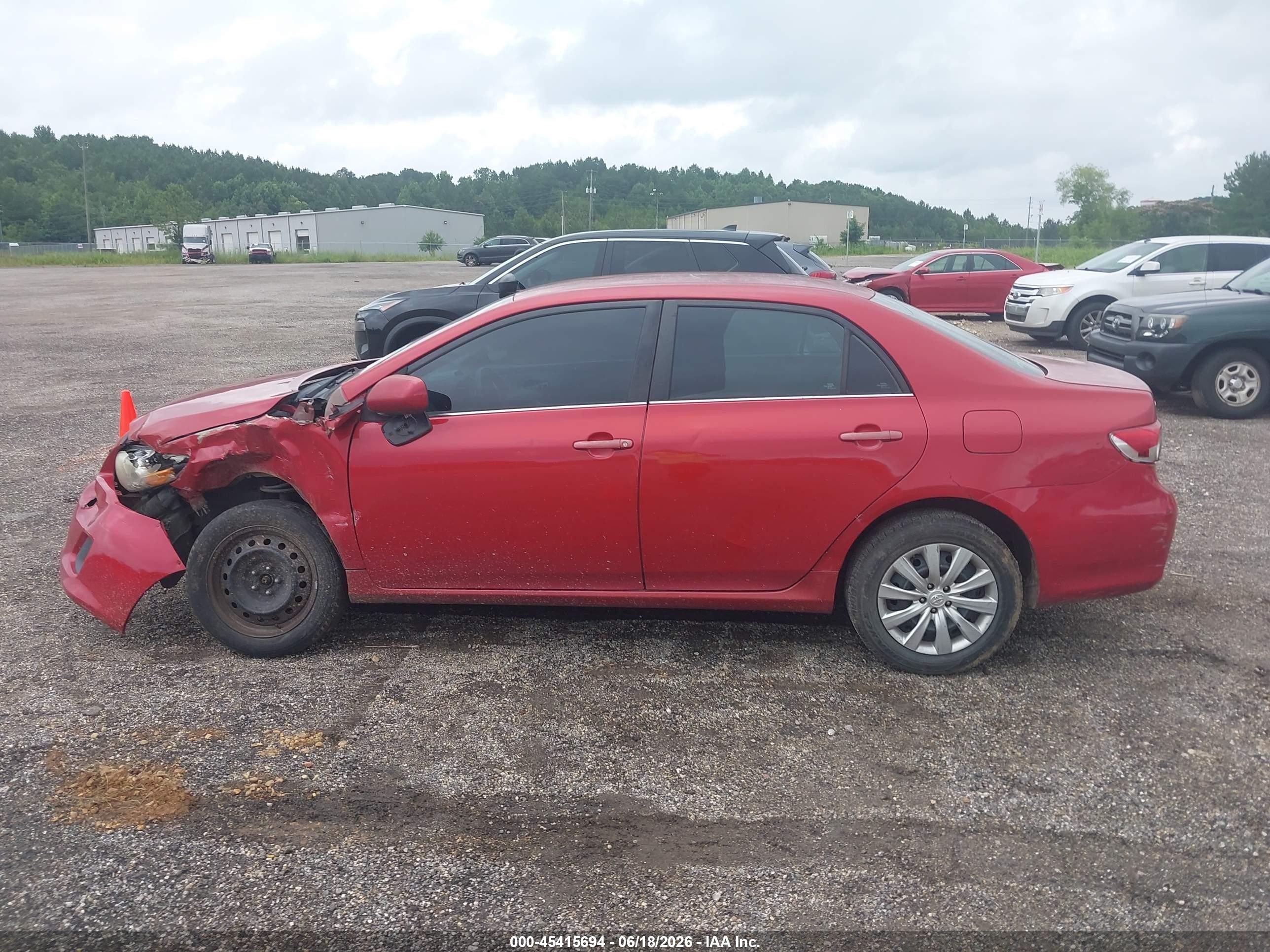 2013 Toyota Corolla Le Red vin: 5YFBU4EE2DP155475