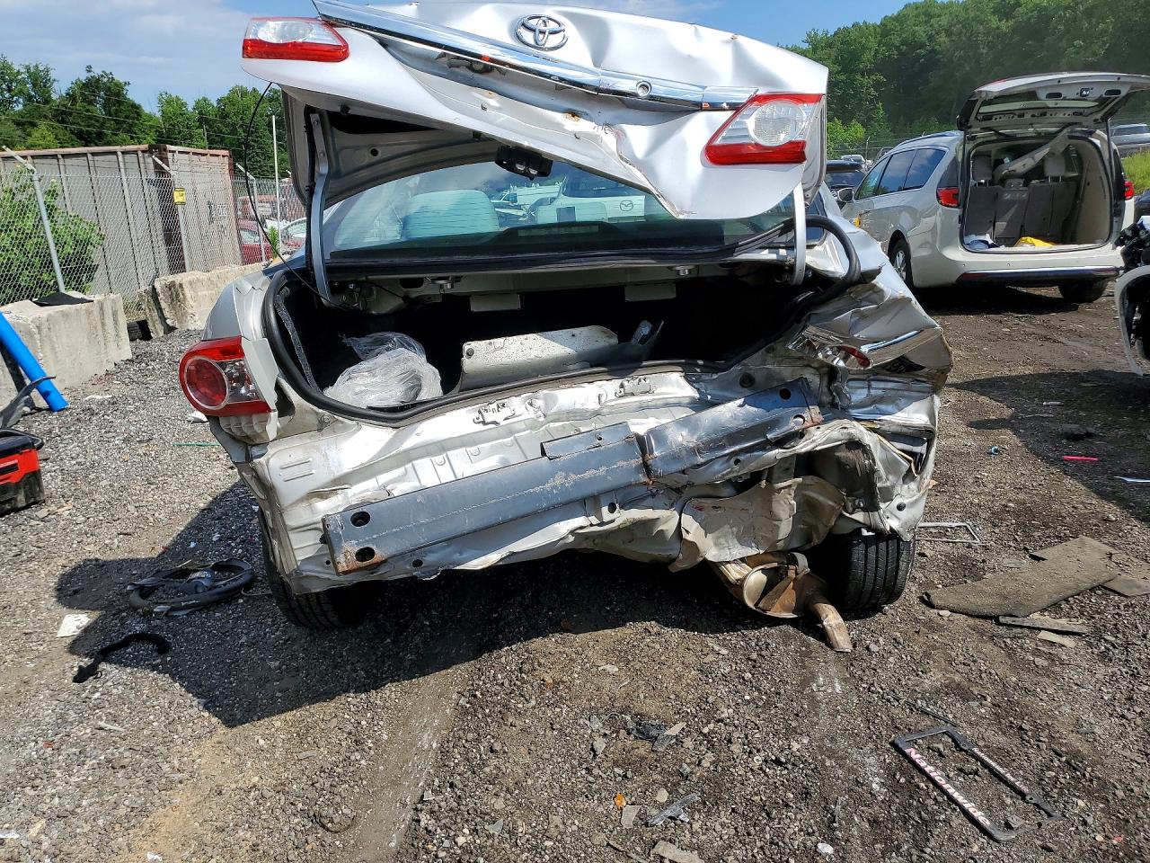 2013 Toyota Corolla L Silver vin: 5YFBU4EE2DP184281