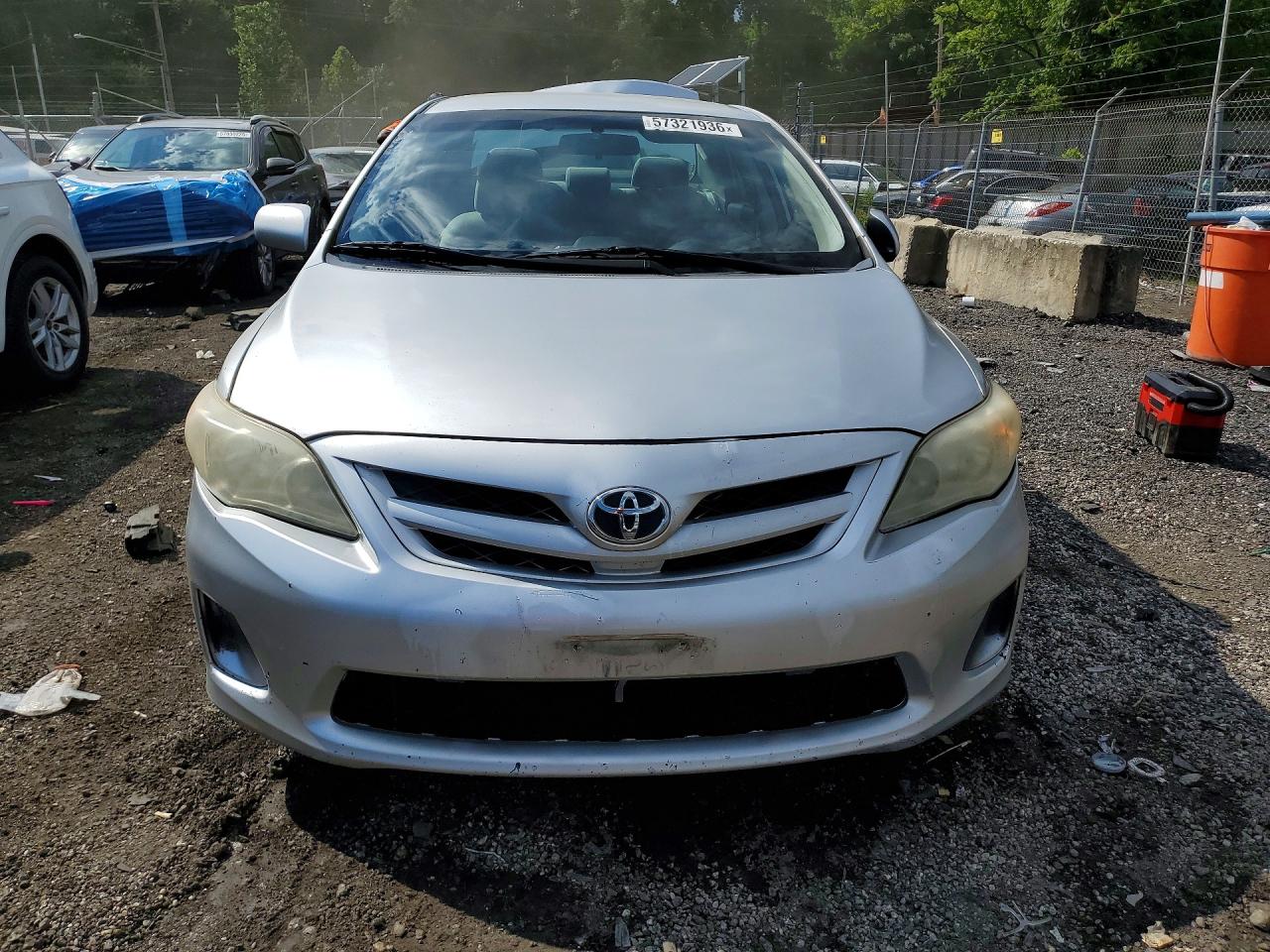 2013 Toyota Corolla L Silver vin: 5YFBU4EE2DP184281