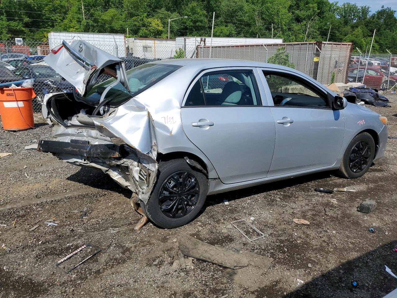 2013 Toyota Corolla L Silver vin: 5YFBU4EE2DP184281
