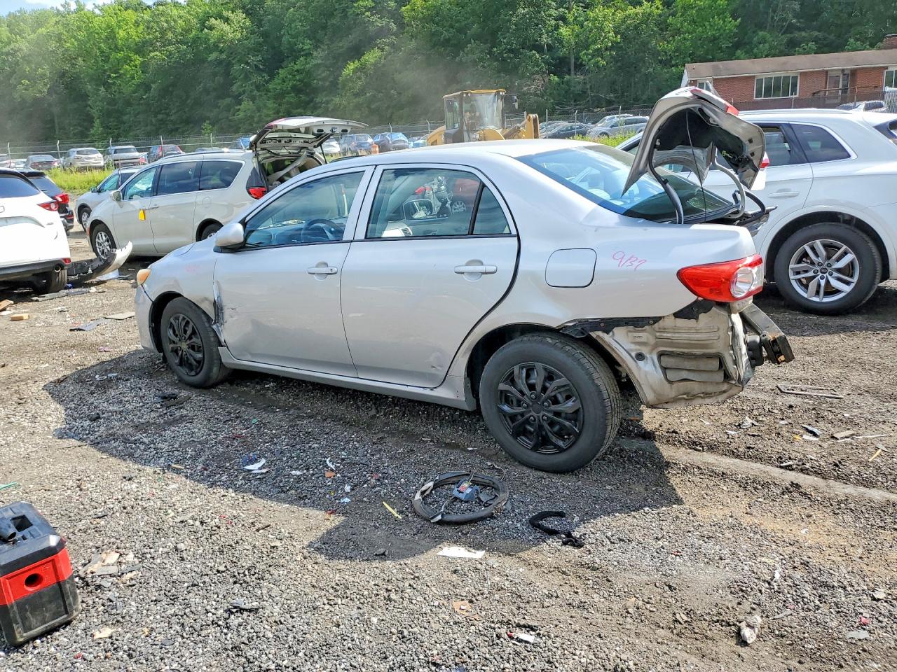 2013 Toyota Corolla L Silver vin: 5YFBU4EE2DP184281