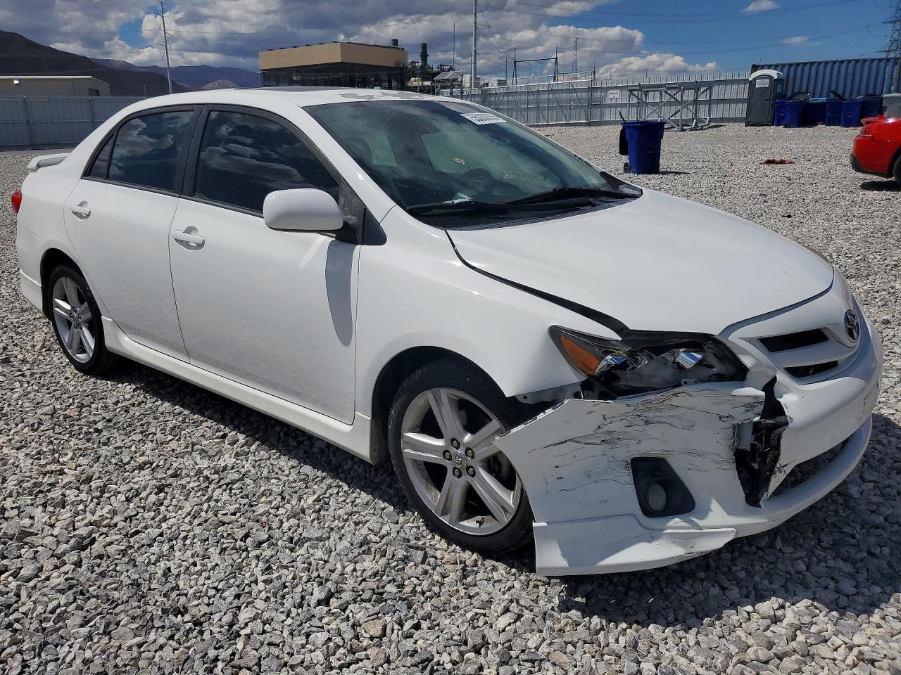 2013 Toyota Corolla S White vin: 5YFBU4EE2DP191232