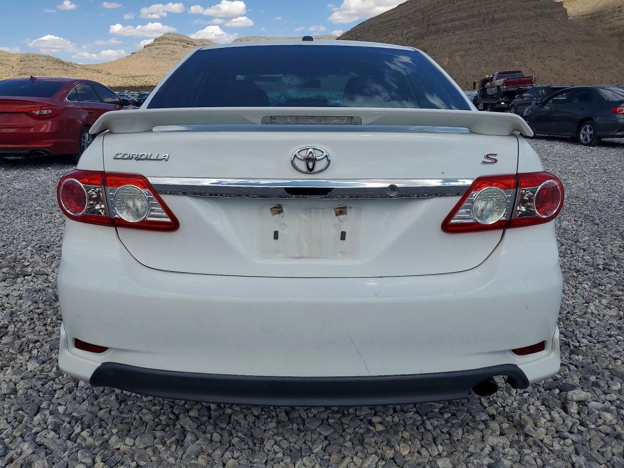 2013 Toyota Corolla S White vin: 5YFBU4EE2DP191232