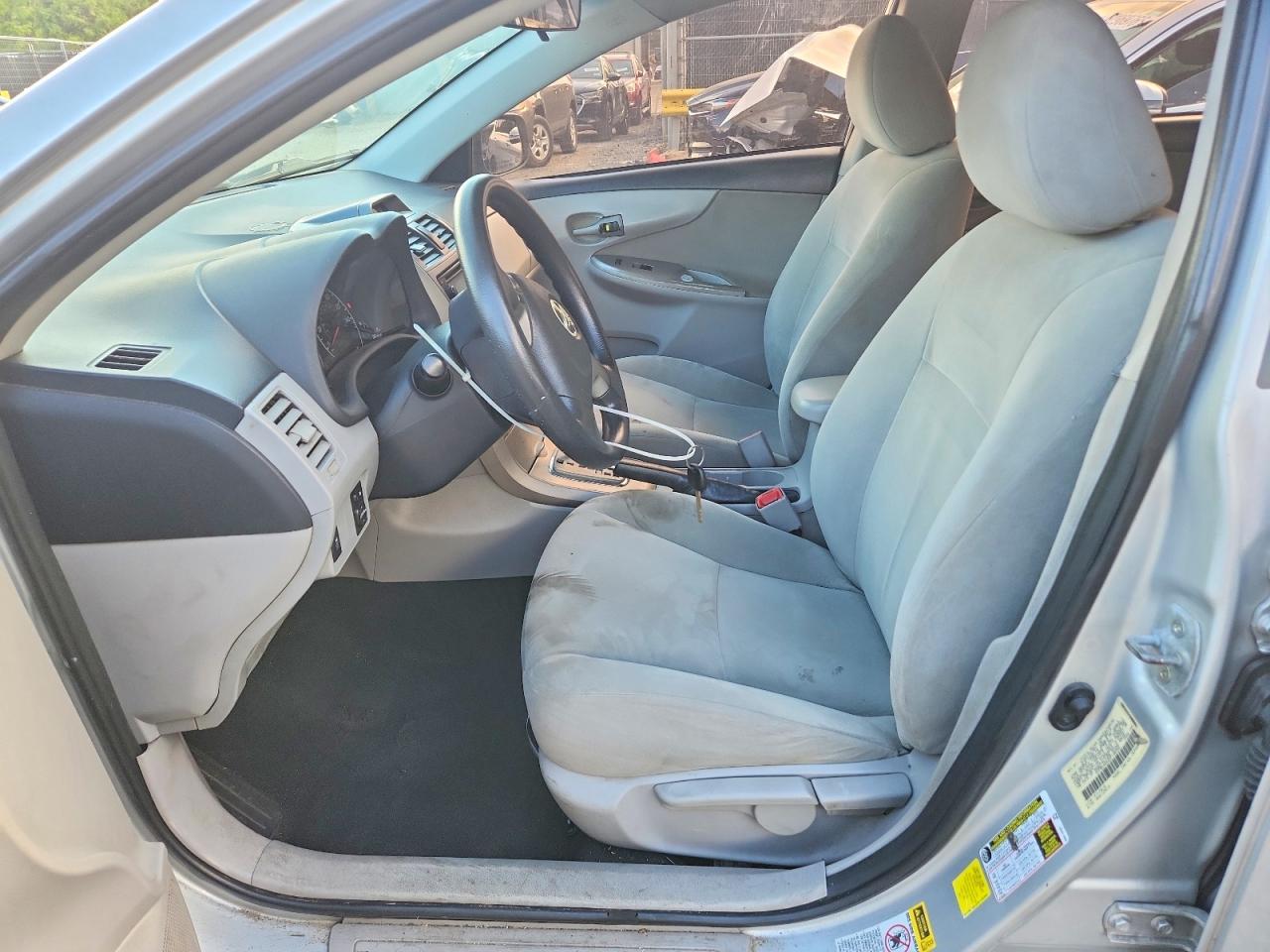 2013 Toyota Corolla Le Silver vin: 5YFBU4EE2DP196382
