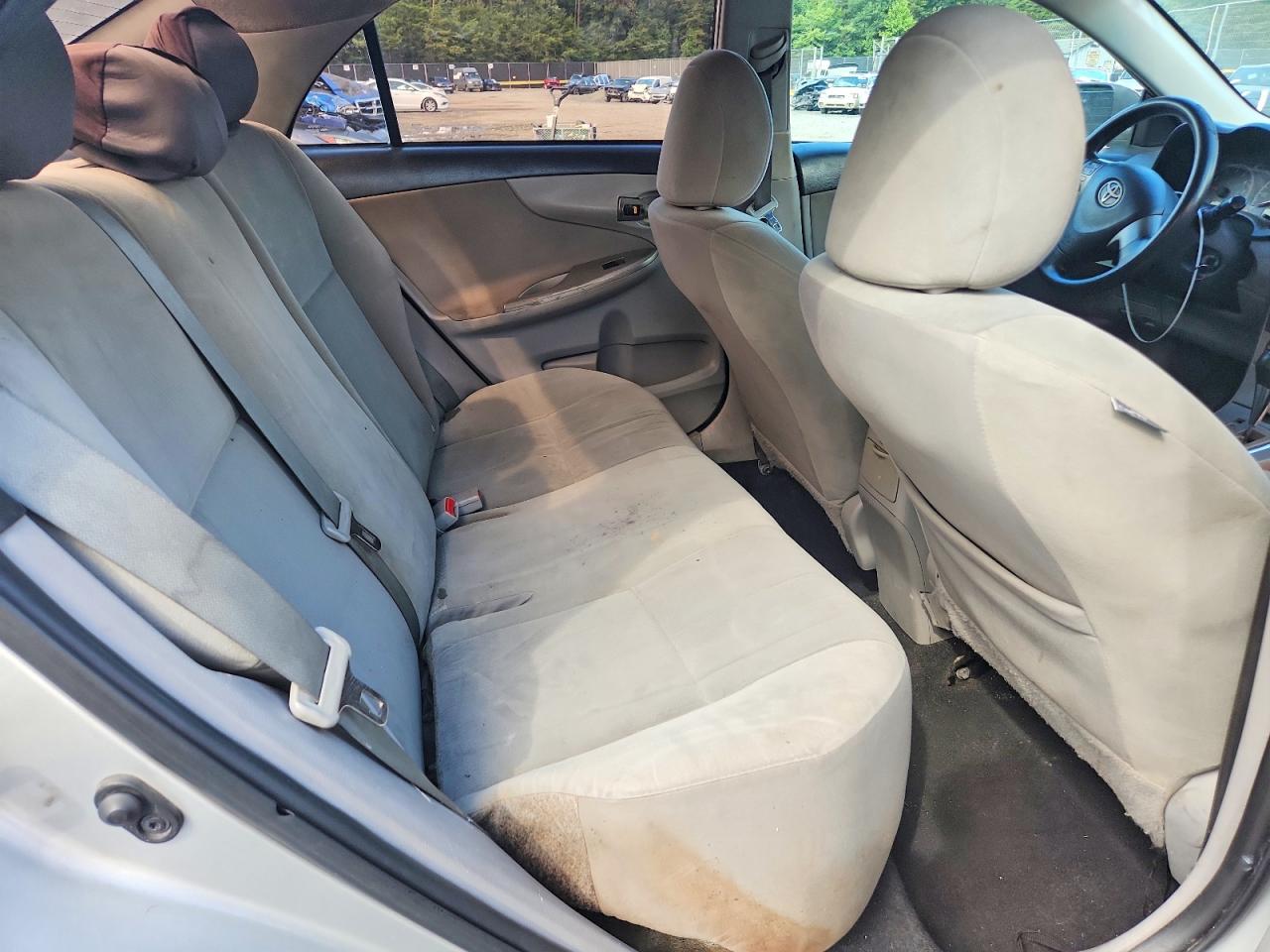 2013 Toyota Corolla Le Silver vin: 5YFBU4EE2DP196382