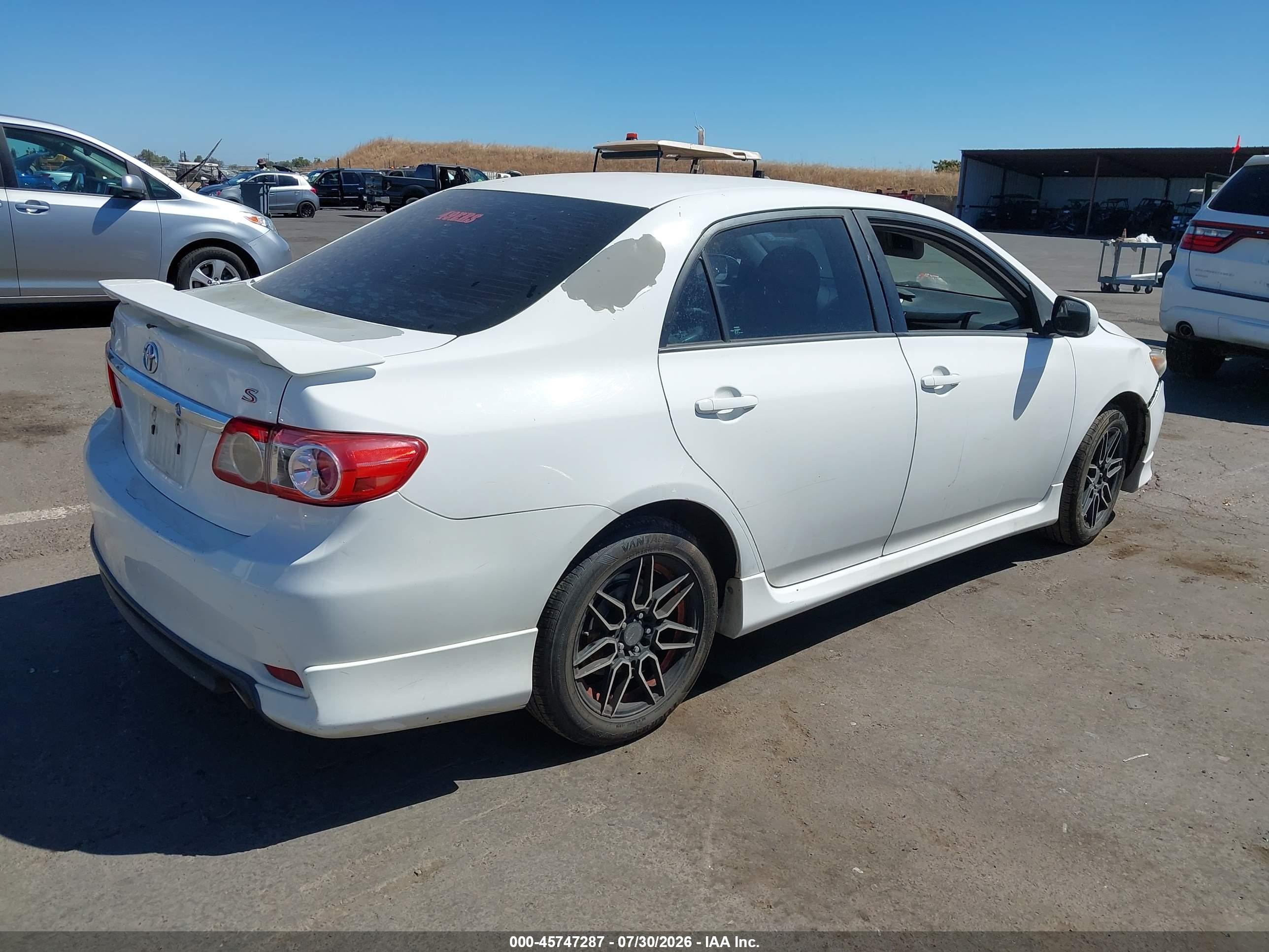 2013 Toyota Corolla S Белый vin: 5YFBU4EE3DP084352