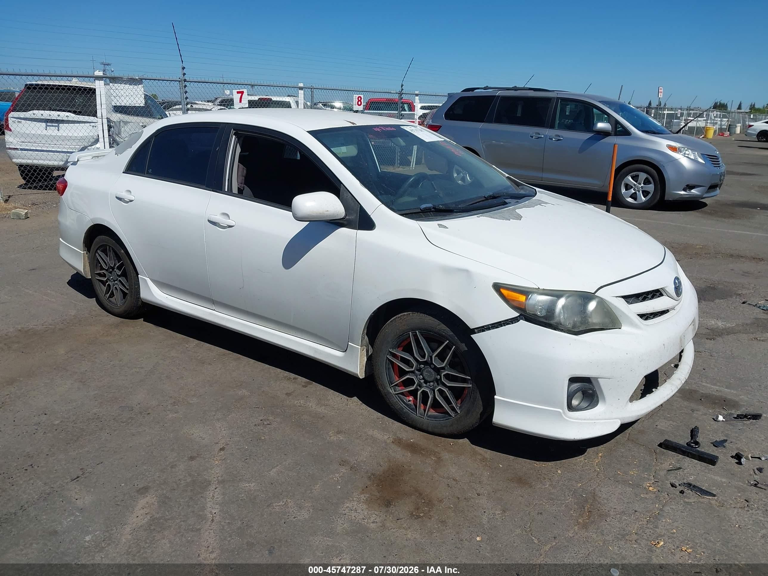 2013 Toyota Corolla S Белый vin: 5YFBU4EE3DP084352