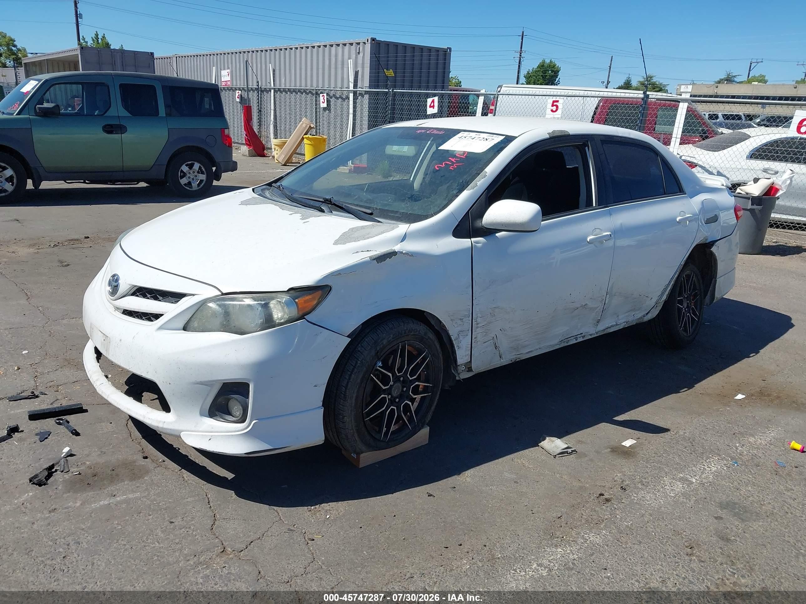 2013 Toyota Corolla S Белый vin: 5YFBU4EE3DP084352