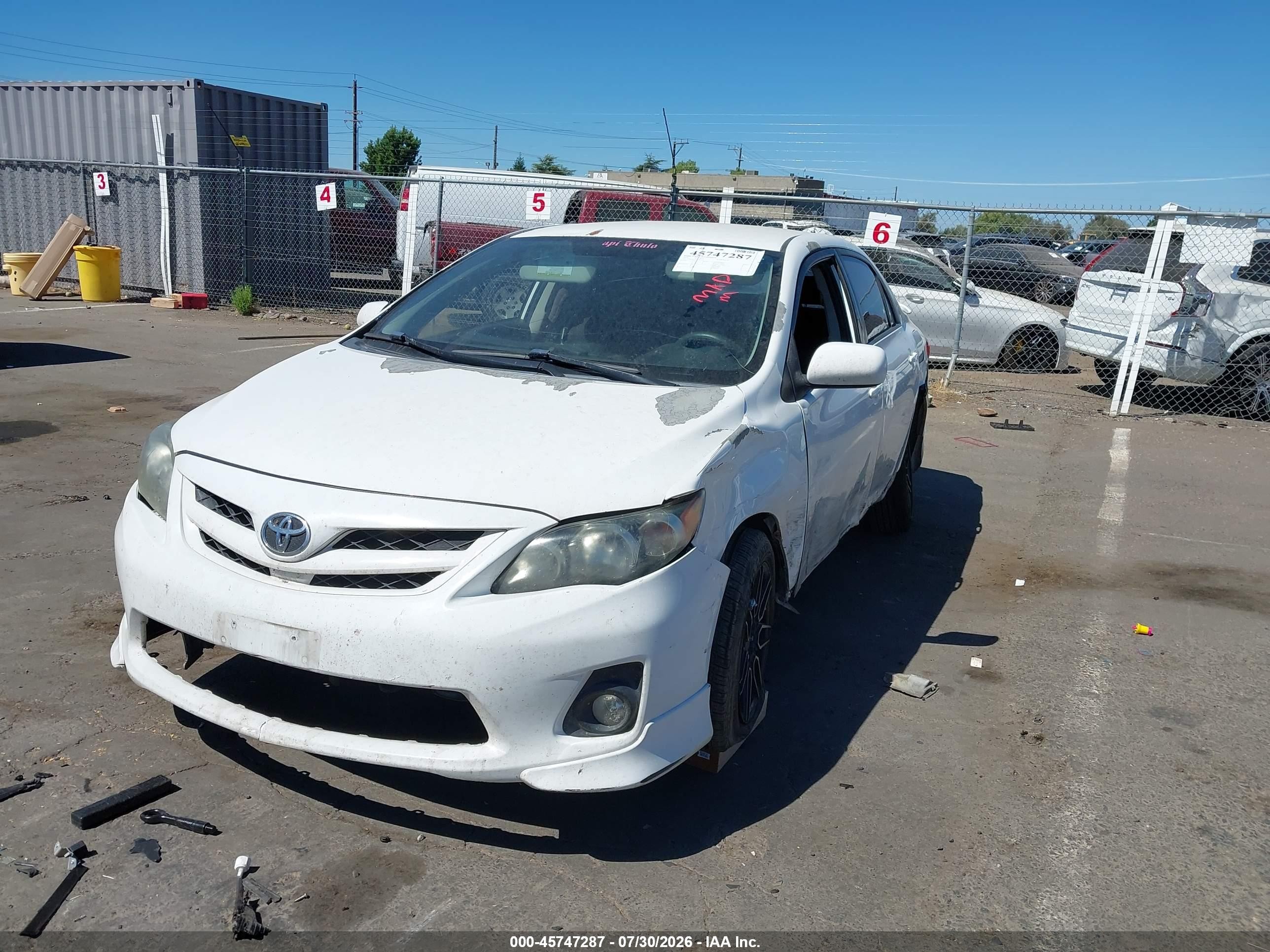 2013 Toyota Corolla S Белый vin: 5YFBU4EE3DP084352