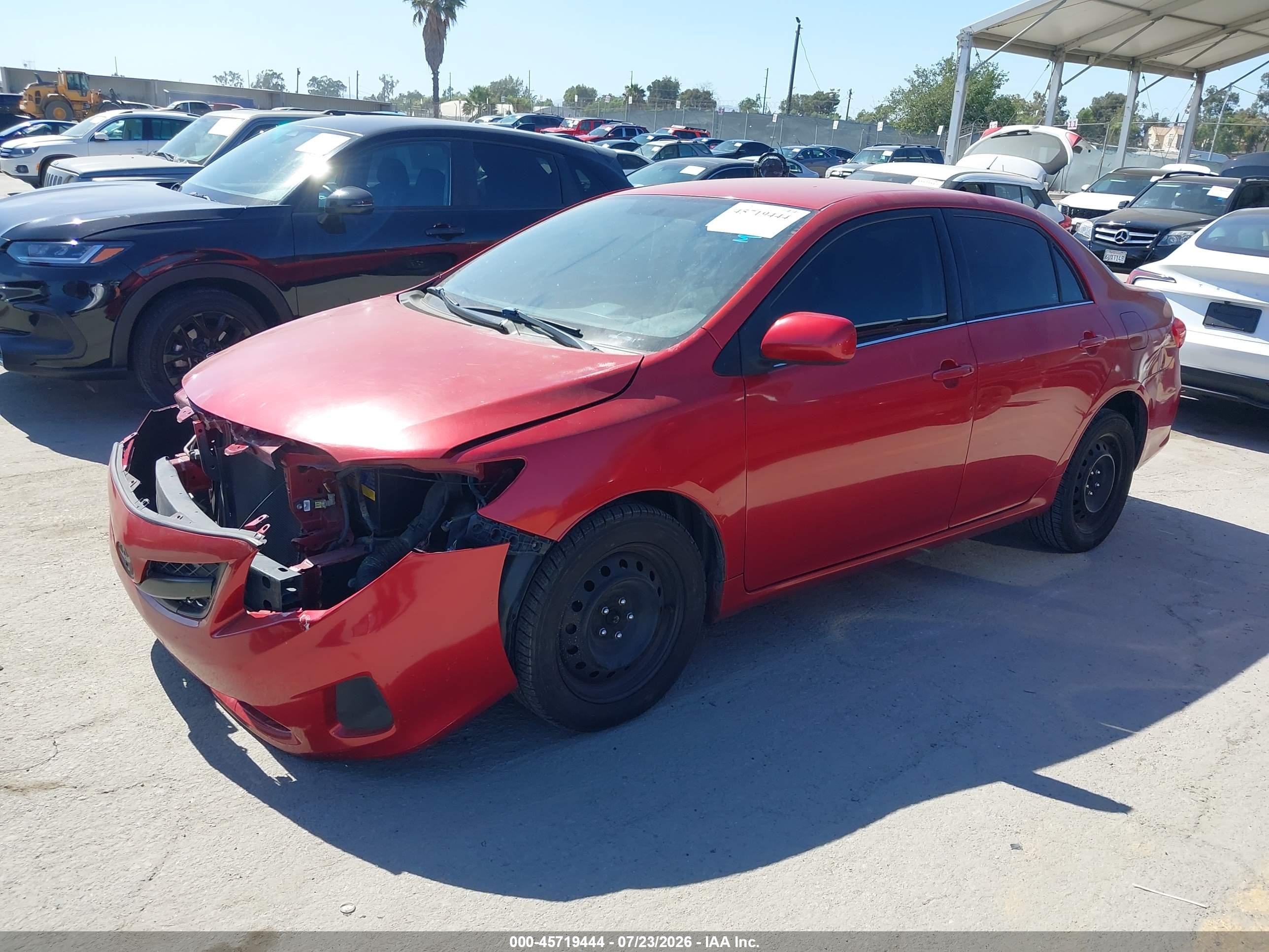 2013 Toyota Corolla Le Red vin: 5YFBU4EE3DP087638
