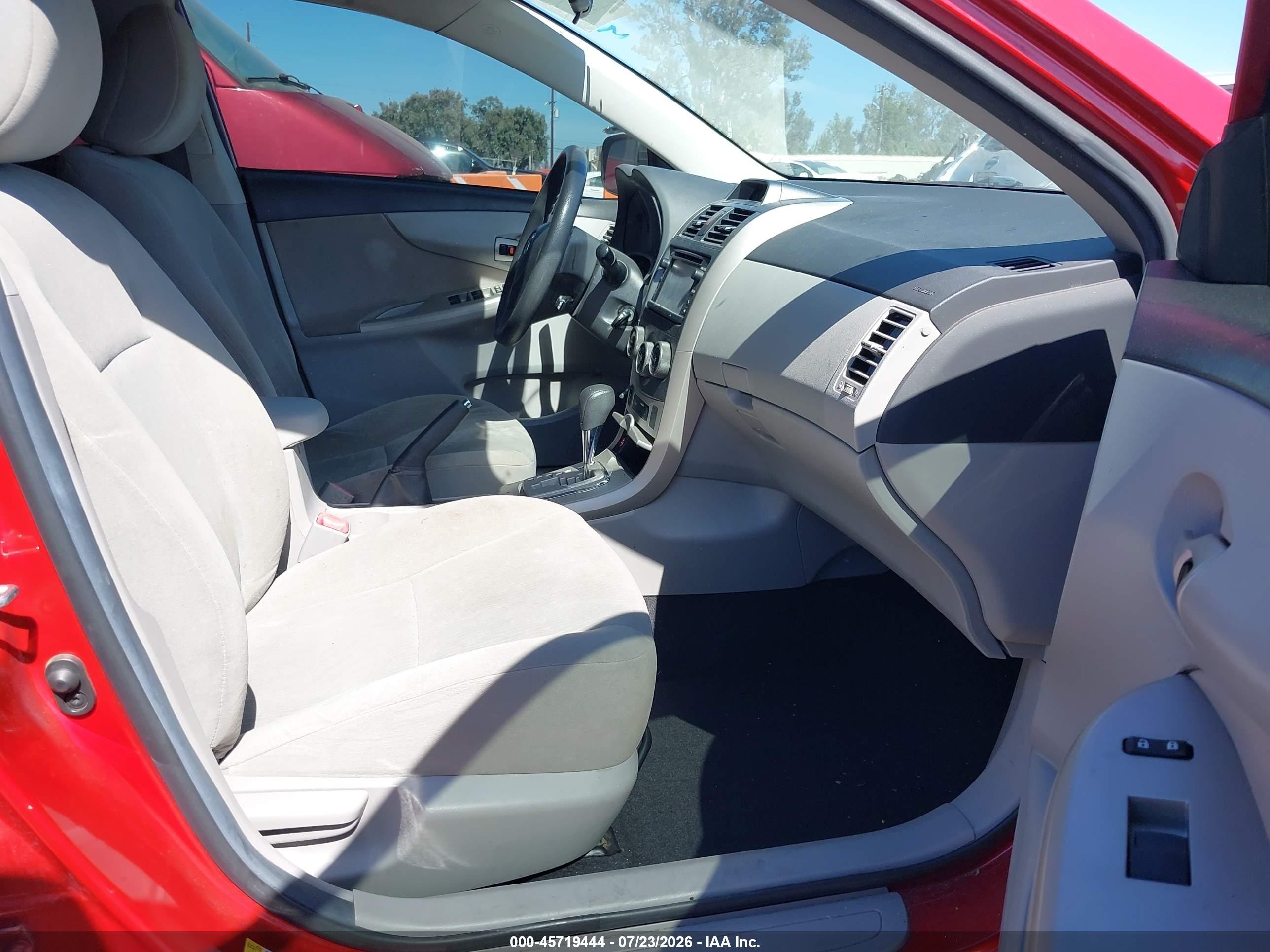 2013 Toyota Corolla Le Red vin: 5YFBU4EE3DP087638
