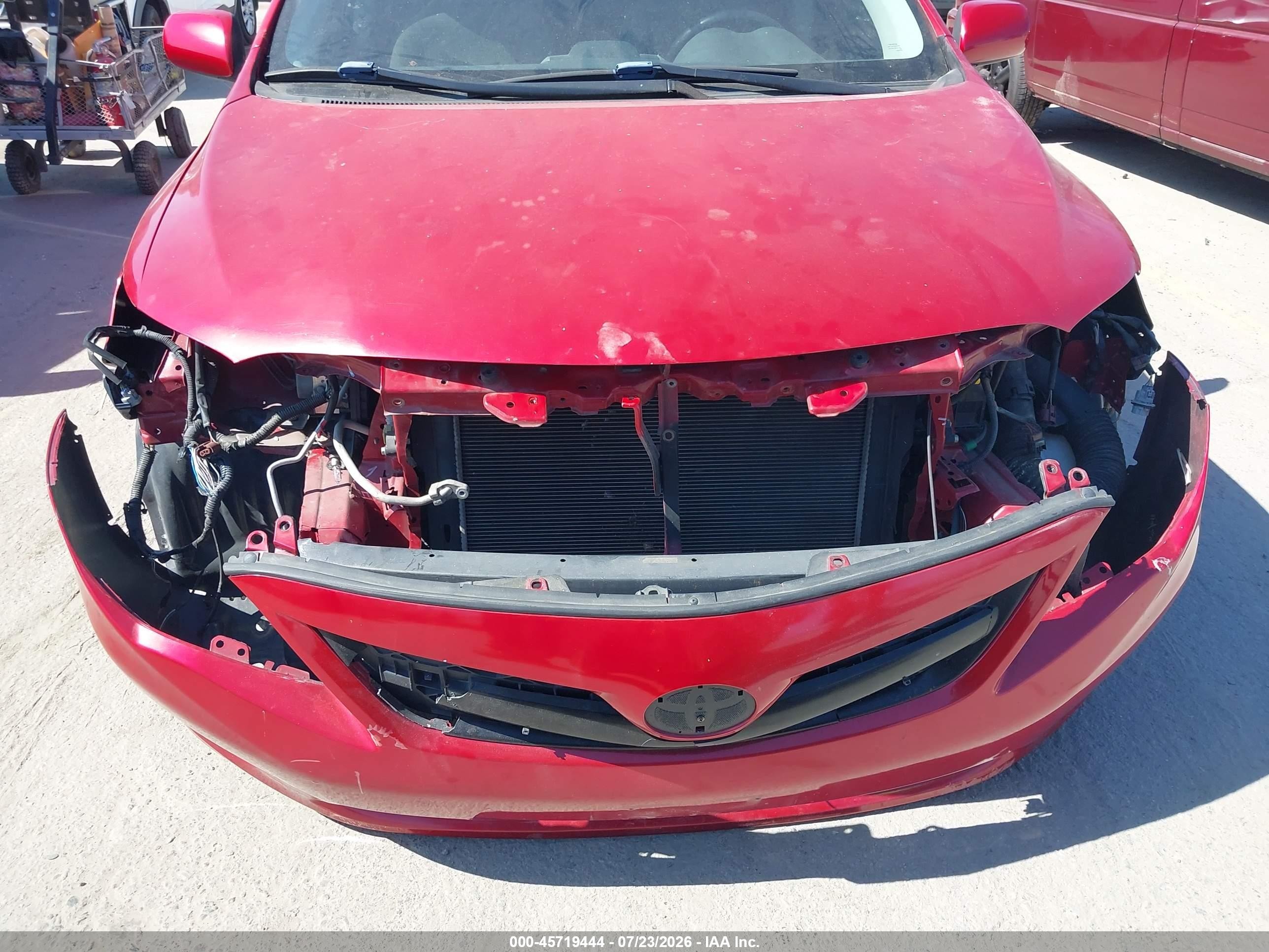 2013 Toyota Corolla Le Red vin: 5YFBU4EE3DP087638