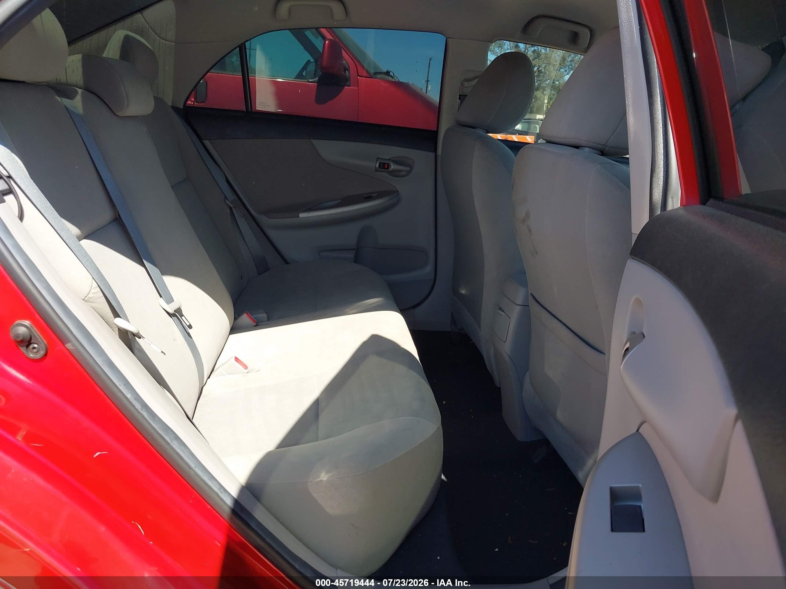 2013 Toyota Corolla Le Red vin: 5YFBU4EE3DP087638