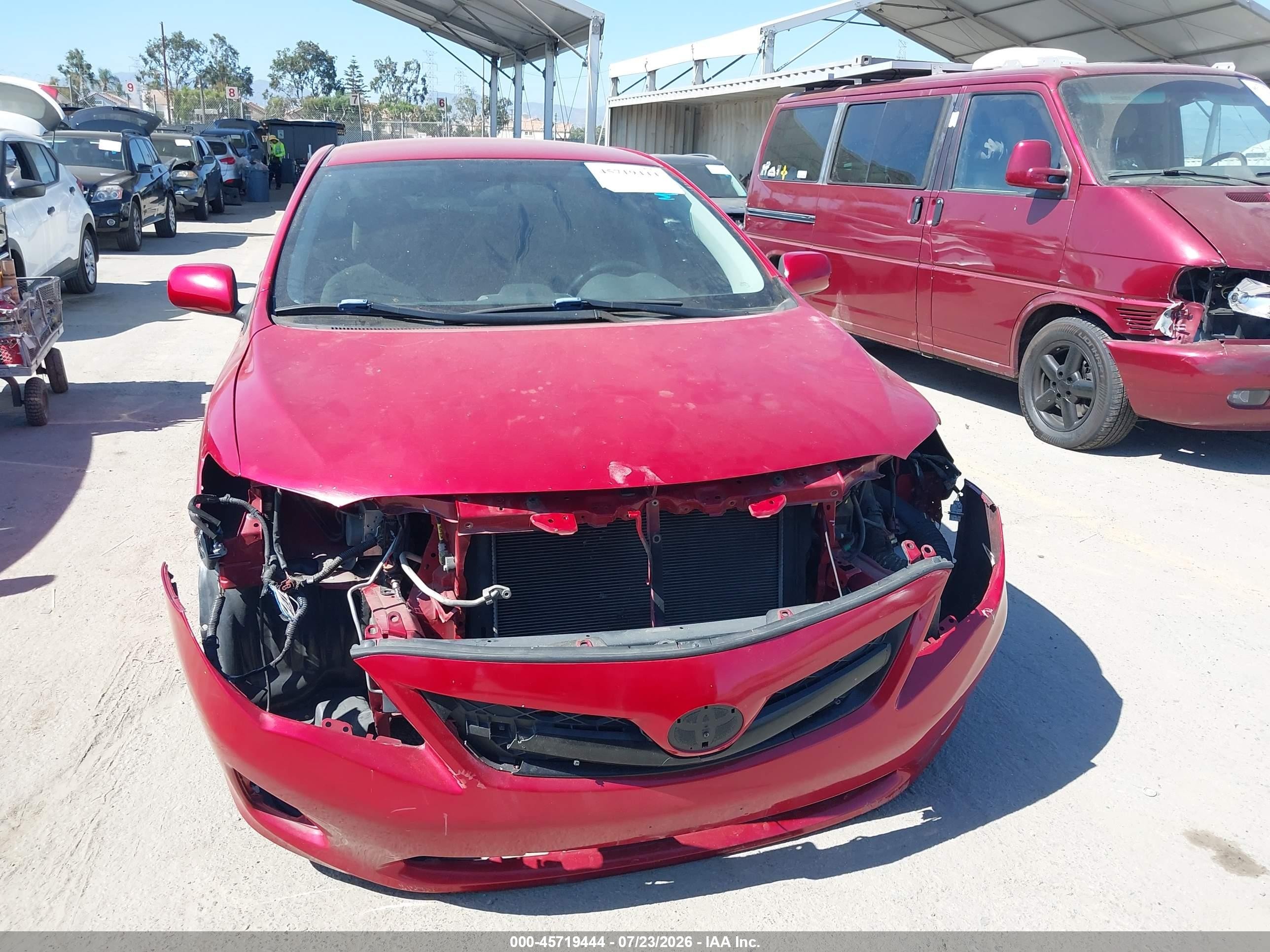 2013 Toyota Corolla Le Red vin: 5YFBU4EE3DP087638