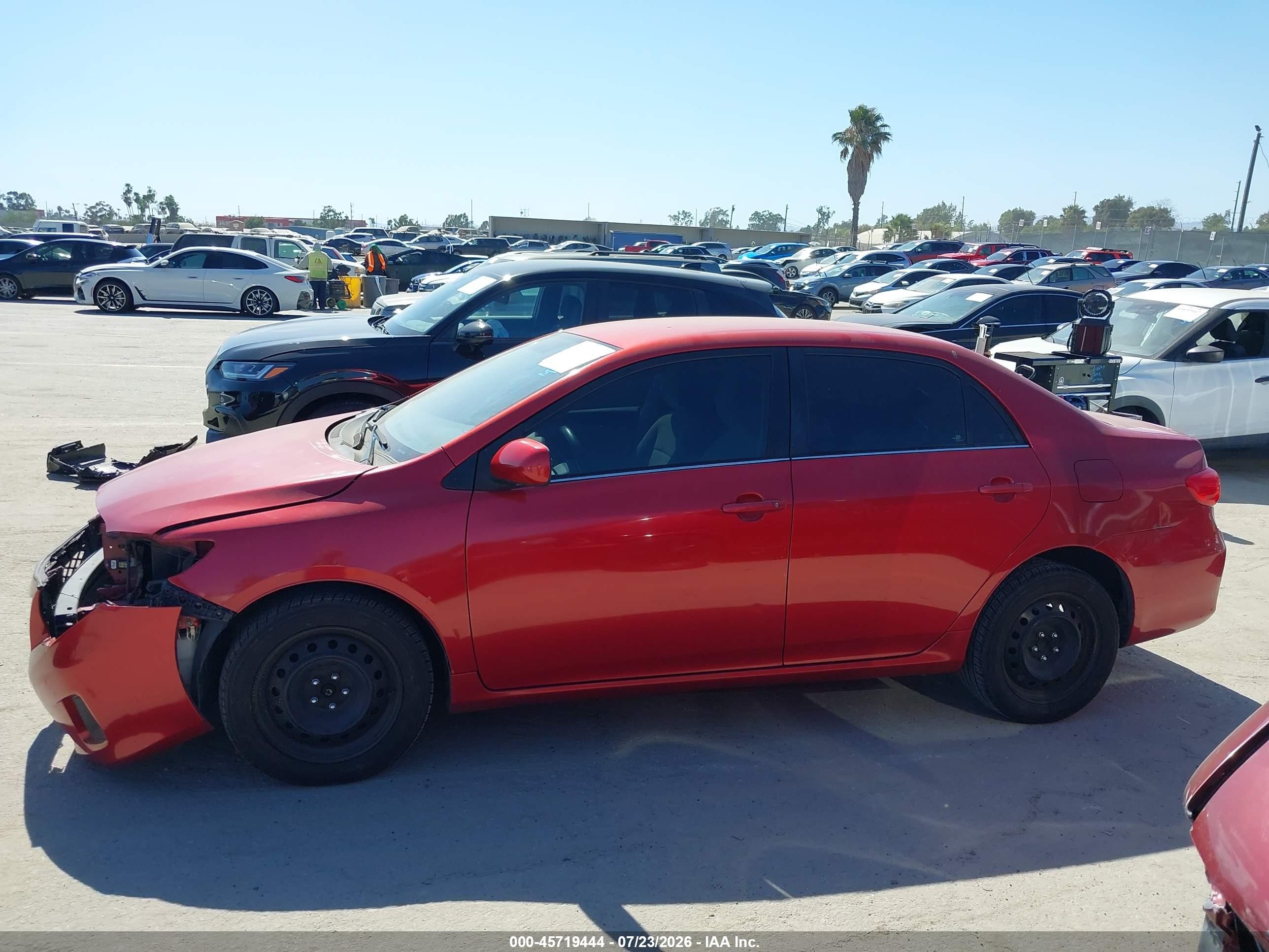 2013 Toyota Corolla Le Red vin: 5YFBU4EE3DP087638