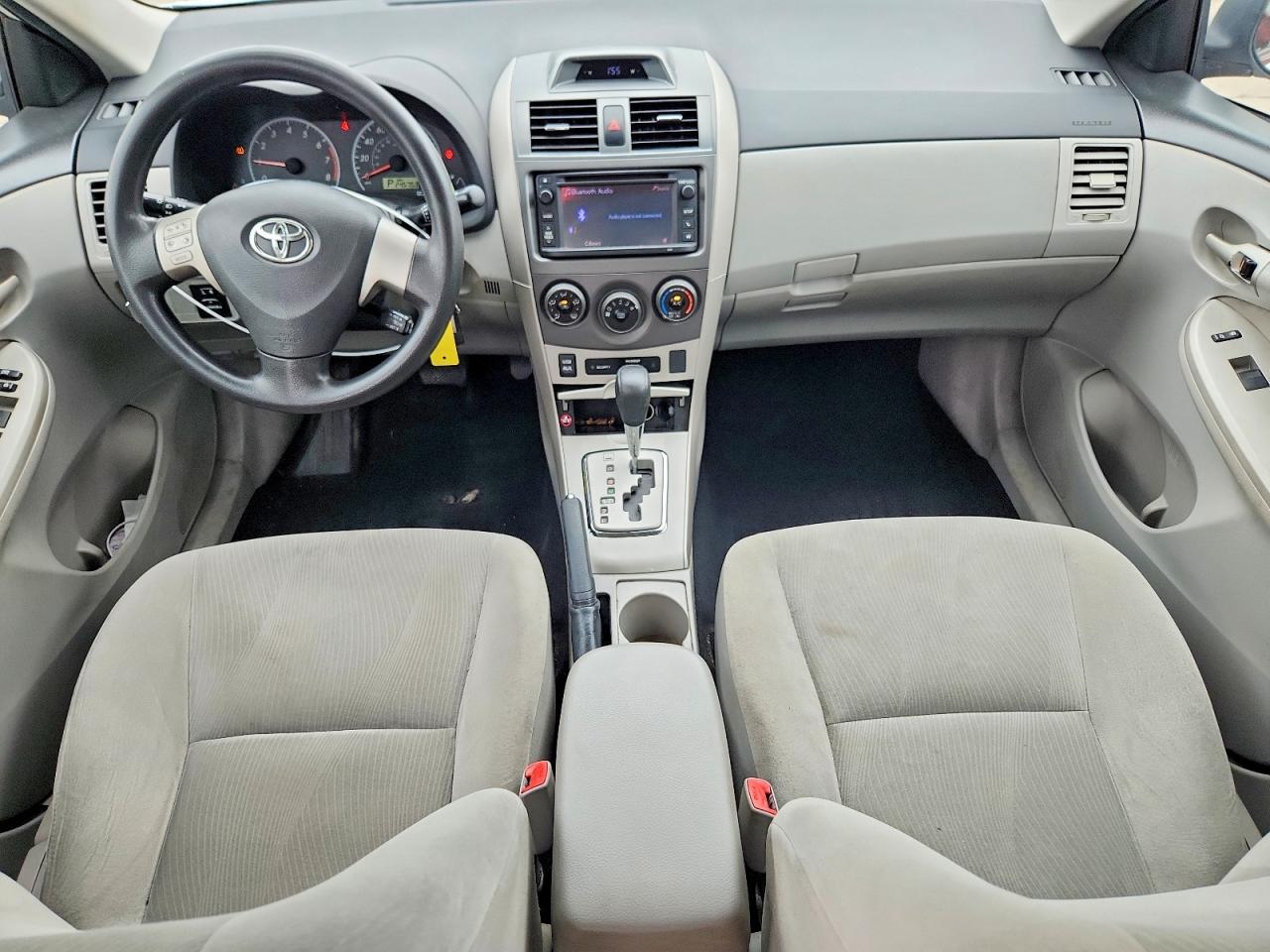 2013 Toyota Corolla Le White vin: 5YFBU4EE3DP092337