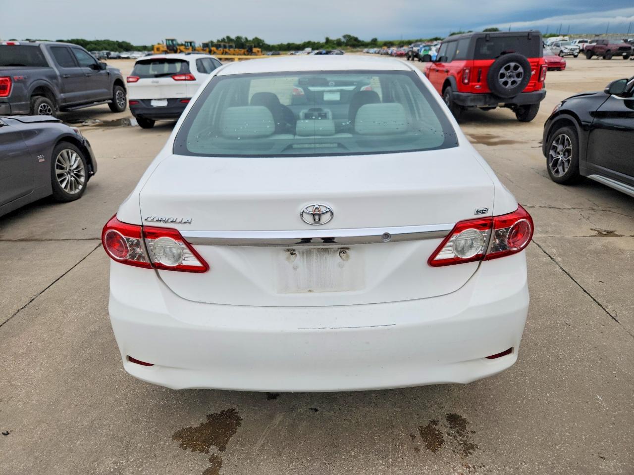 2013 Toyota Corolla Le White vin: 5YFBU4EE3DP092337
