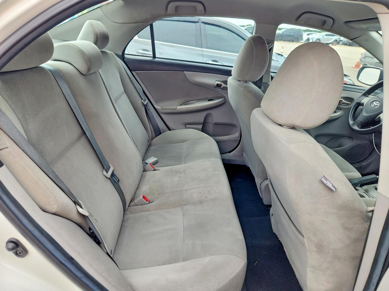 2013 Toyota Corolla Le White vin: 5YFBU4EE3DP092337
