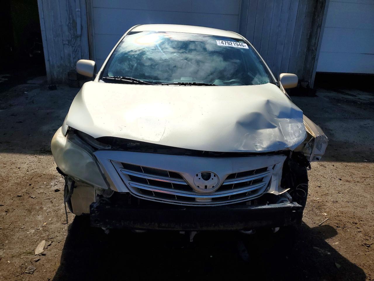 2013 Toyota Corolla Le Gold vin: 5YFBU4EE3DP098557