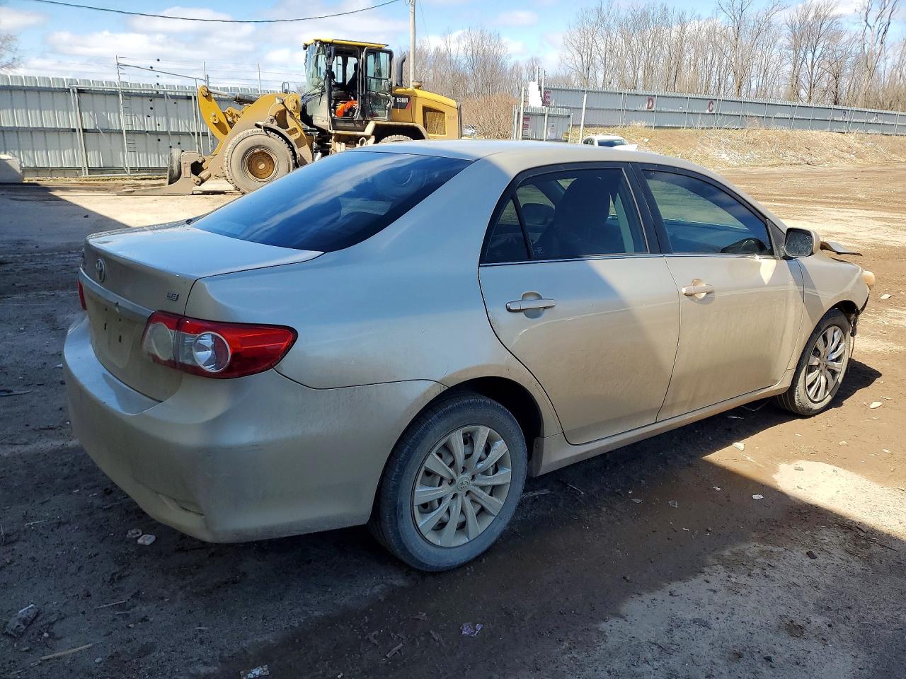2013 Toyota Corolla Le Gold vin: 5YFBU4EE3DP098557