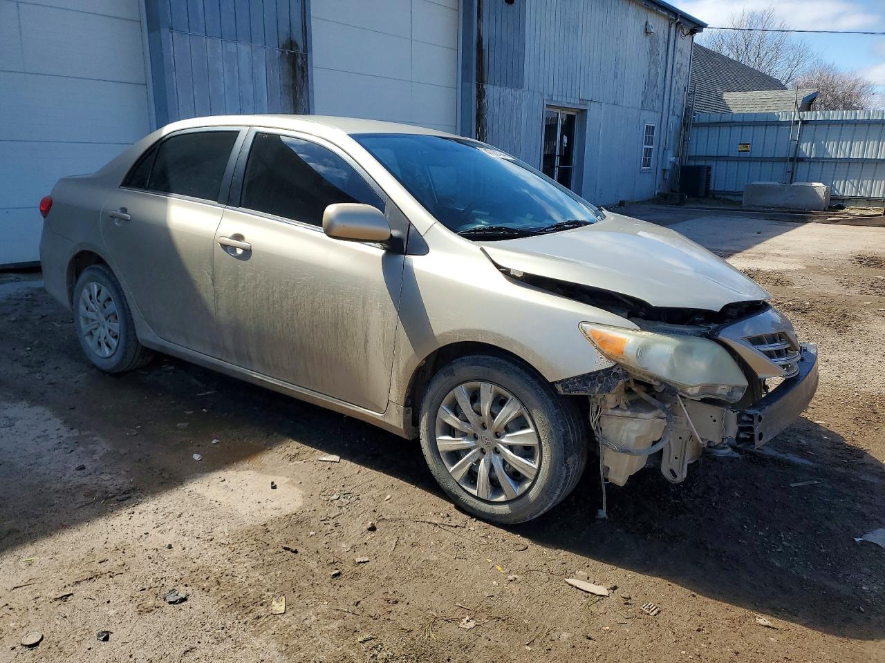 2013 Toyota Corolla Le Gold vin: 5YFBU4EE3DP098557