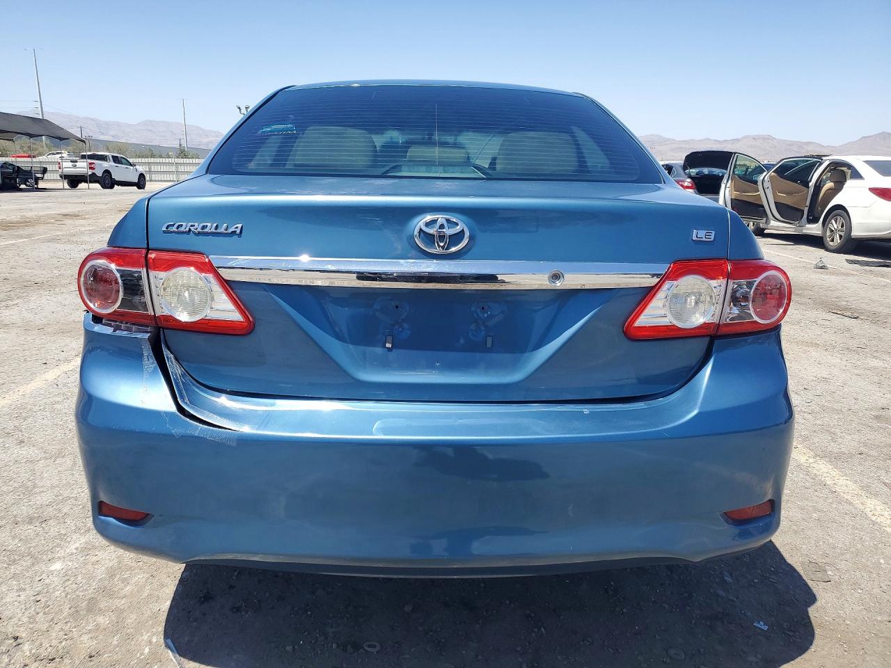 2013 Toyota Corolla Le Blue vin: 5YFBU4EE3DP128222