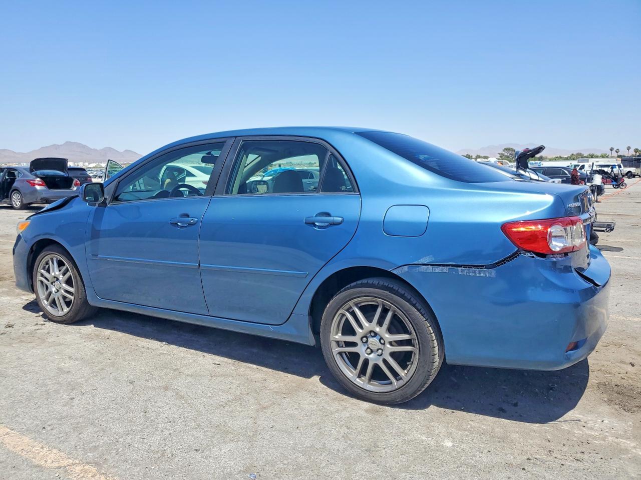 2013 Toyota Corolla Le Blue vin: 5YFBU4EE3DP128222