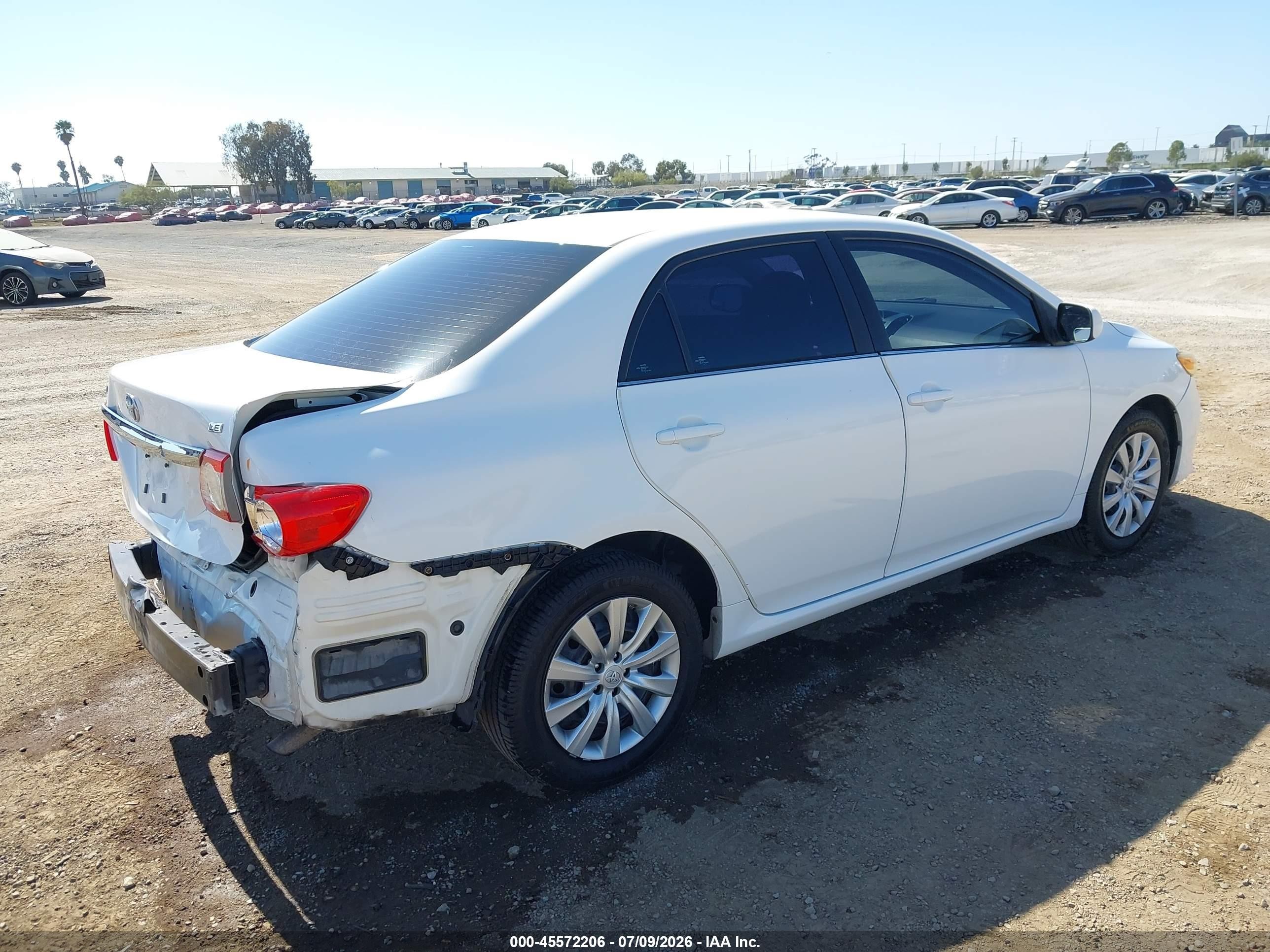 2013 Toyota Corolla Le White vin: 5YFBU4EE3DP140225