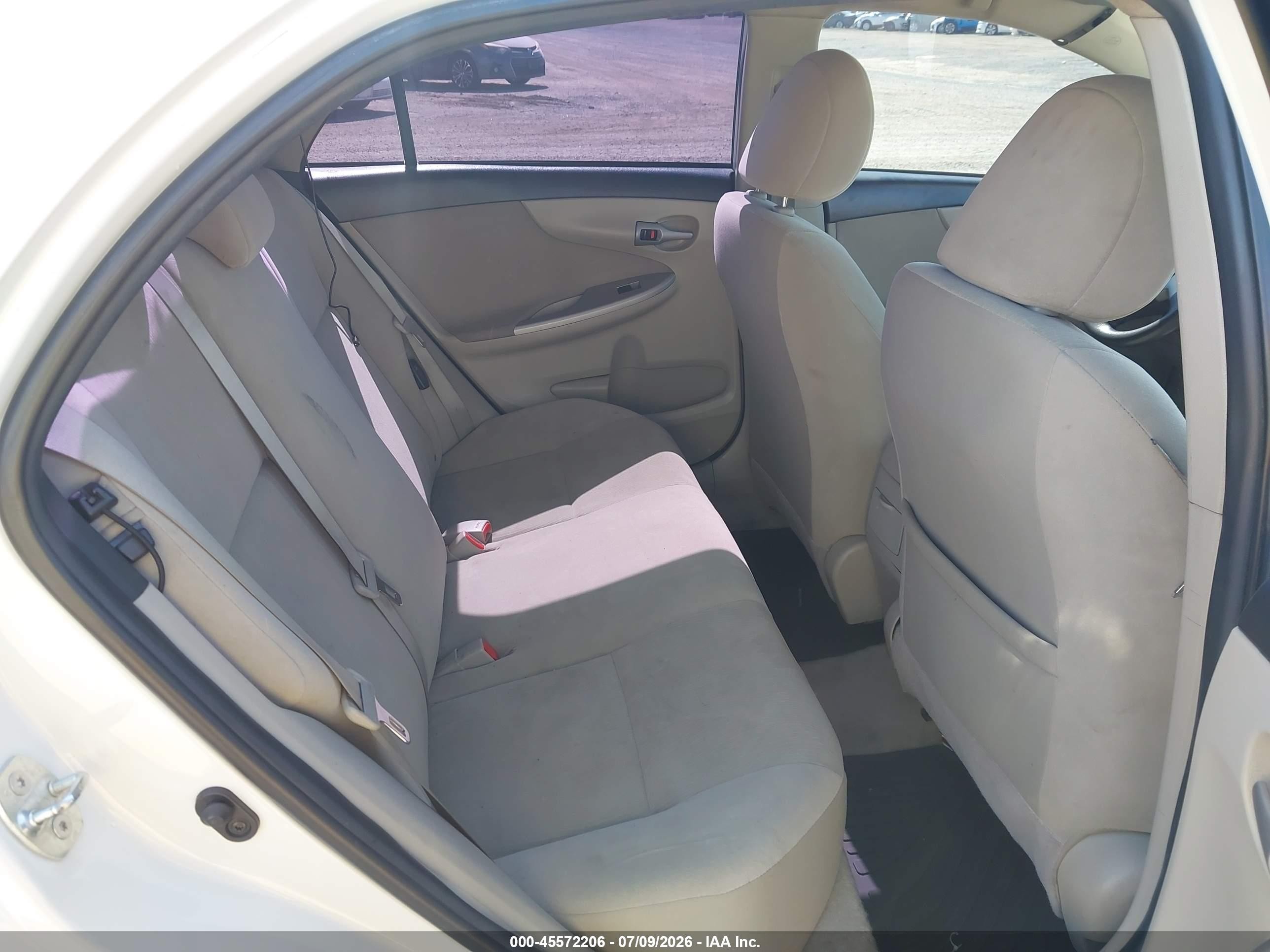 2013 Toyota Corolla Le White vin: 5YFBU4EE3DP140225