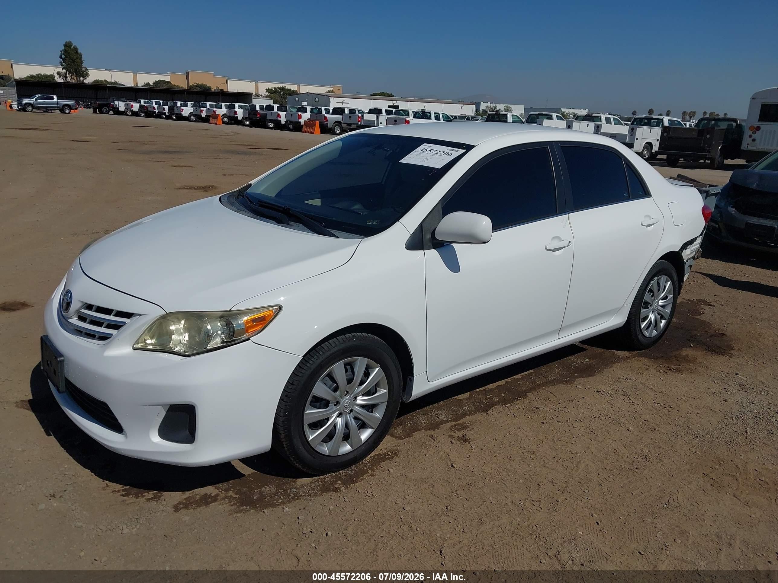 2013 Toyota Corolla Le White vin: 5YFBU4EE3DP140225