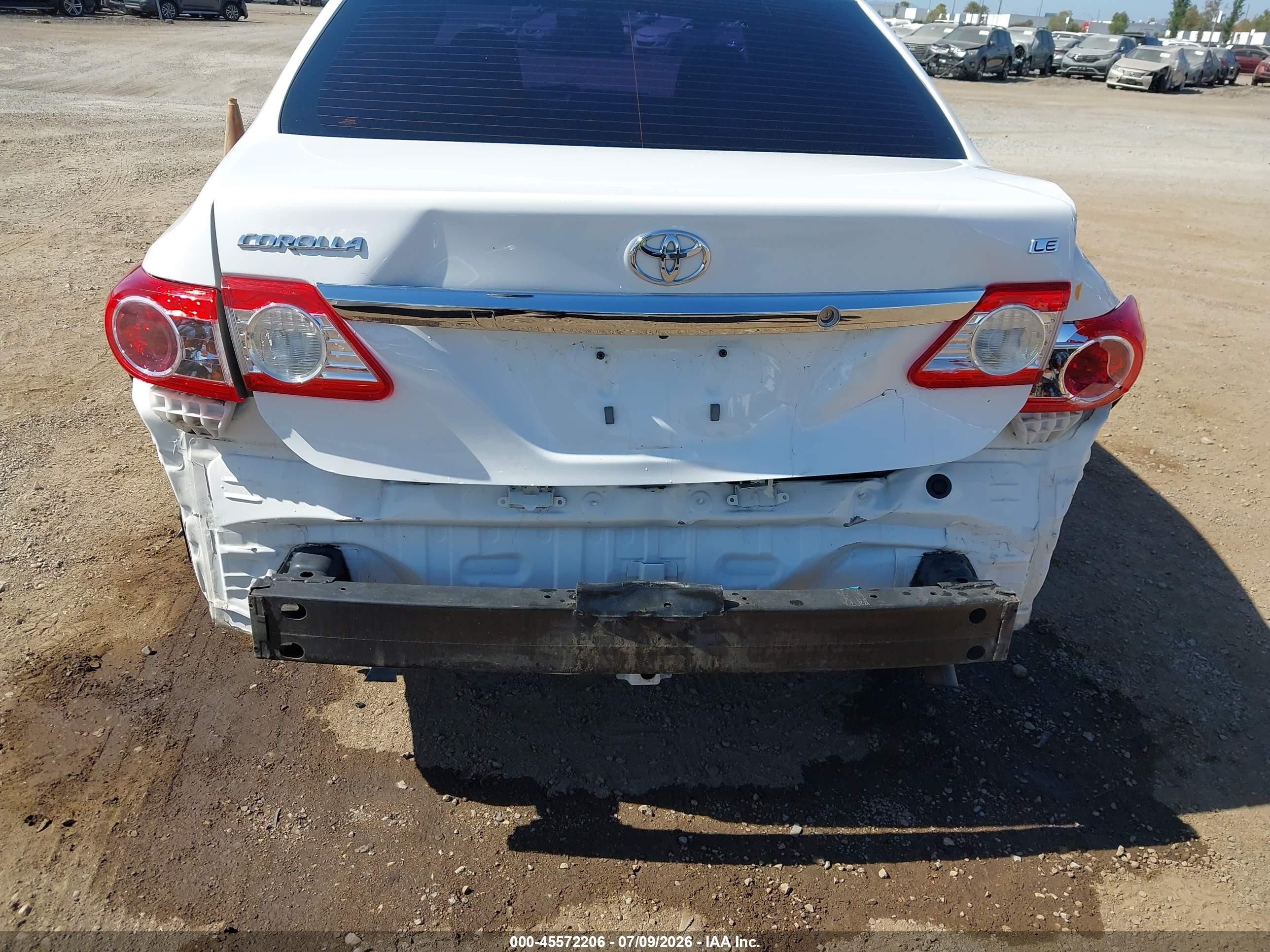 2013 Toyota Corolla Le White vin: 5YFBU4EE3DP140225