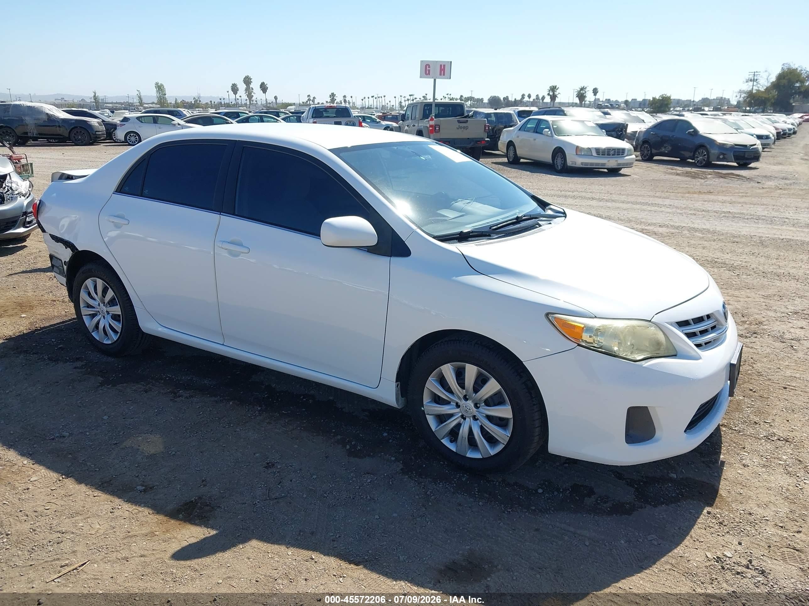 2013 Toyota Corolla Le White vin: 5YFBU4EE3DP140225