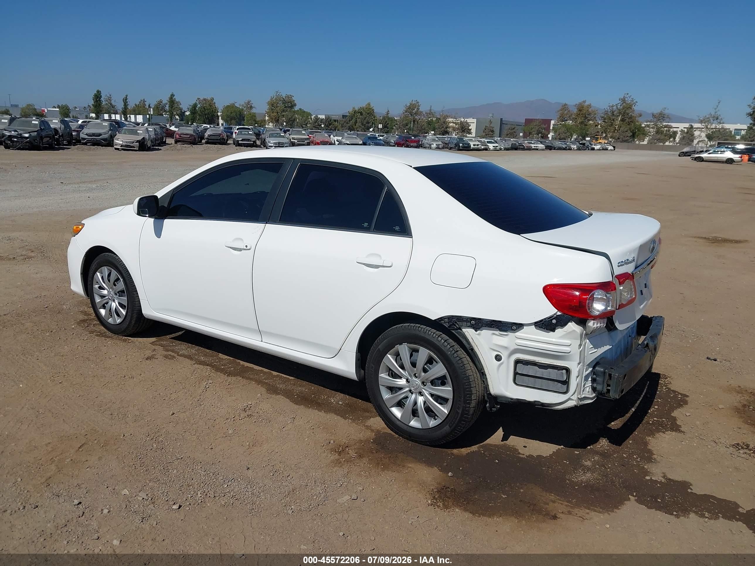 2013 Toyota Corolla Le White vin: 5YFBU4EE3DP140225