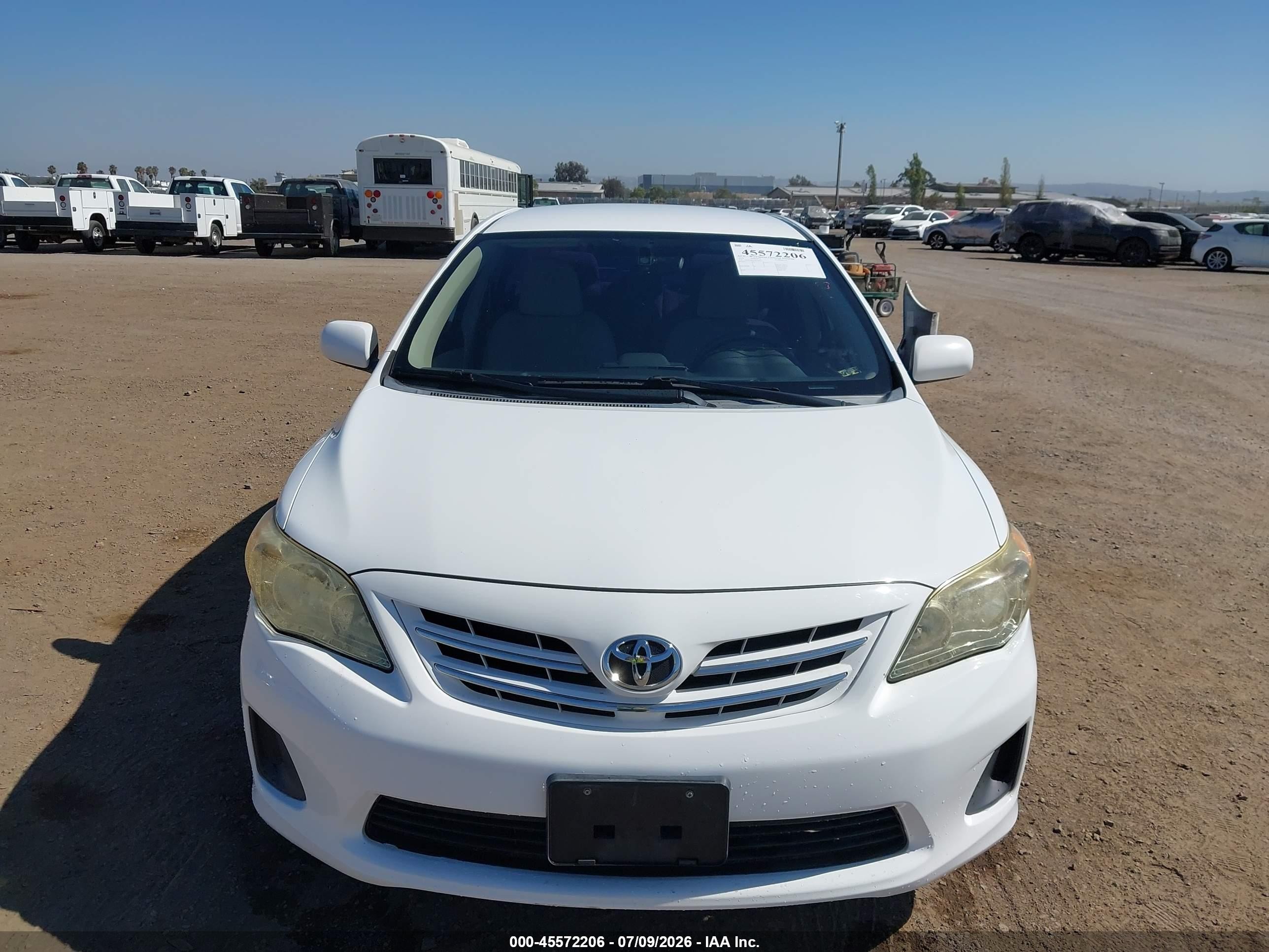 2013 Toyota Corolla Le White vin: 5YFBU4EE3DP140225