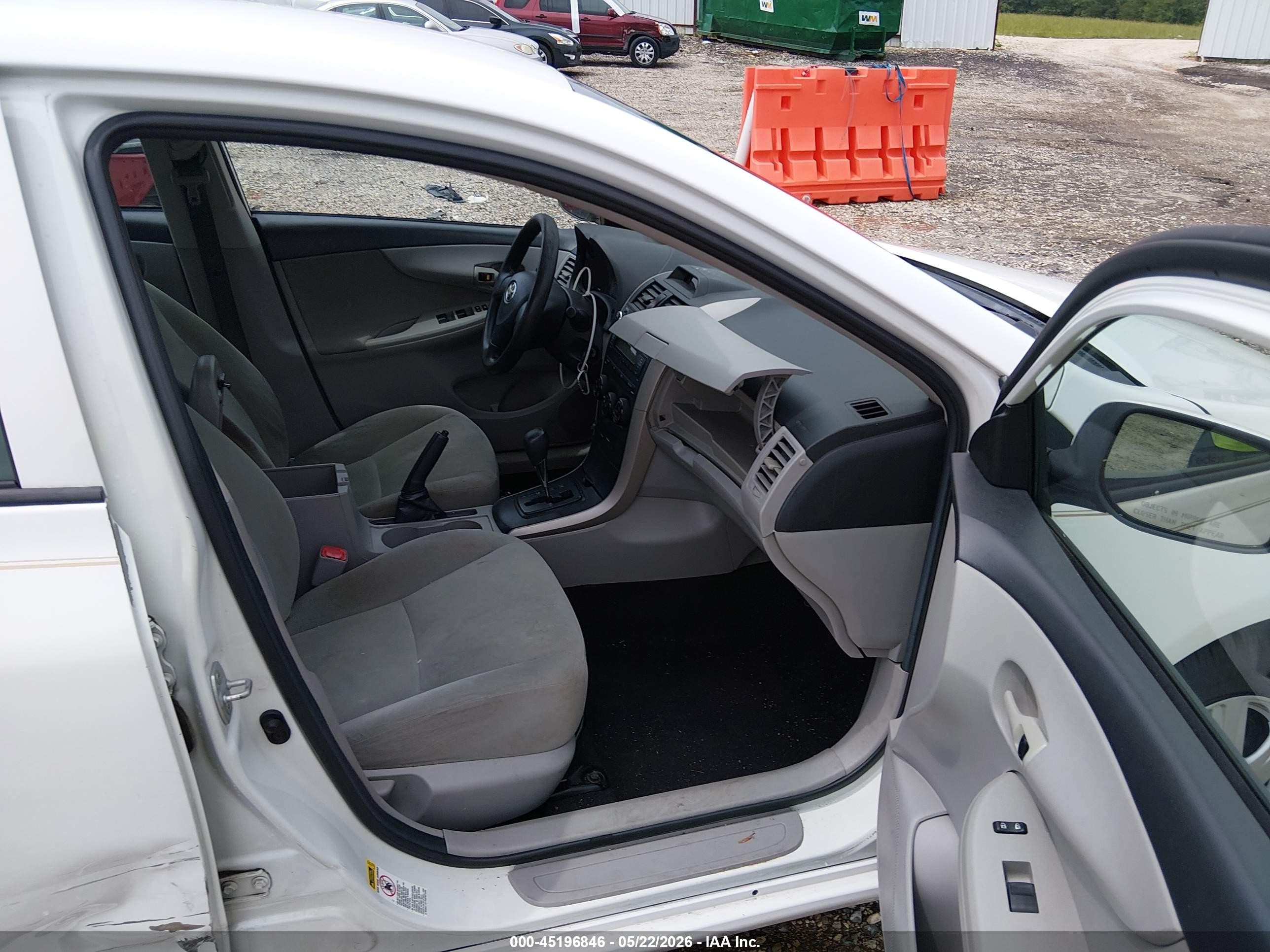 2013 Toyota Corolla L White vin: 5YFBU4EE3DP159888