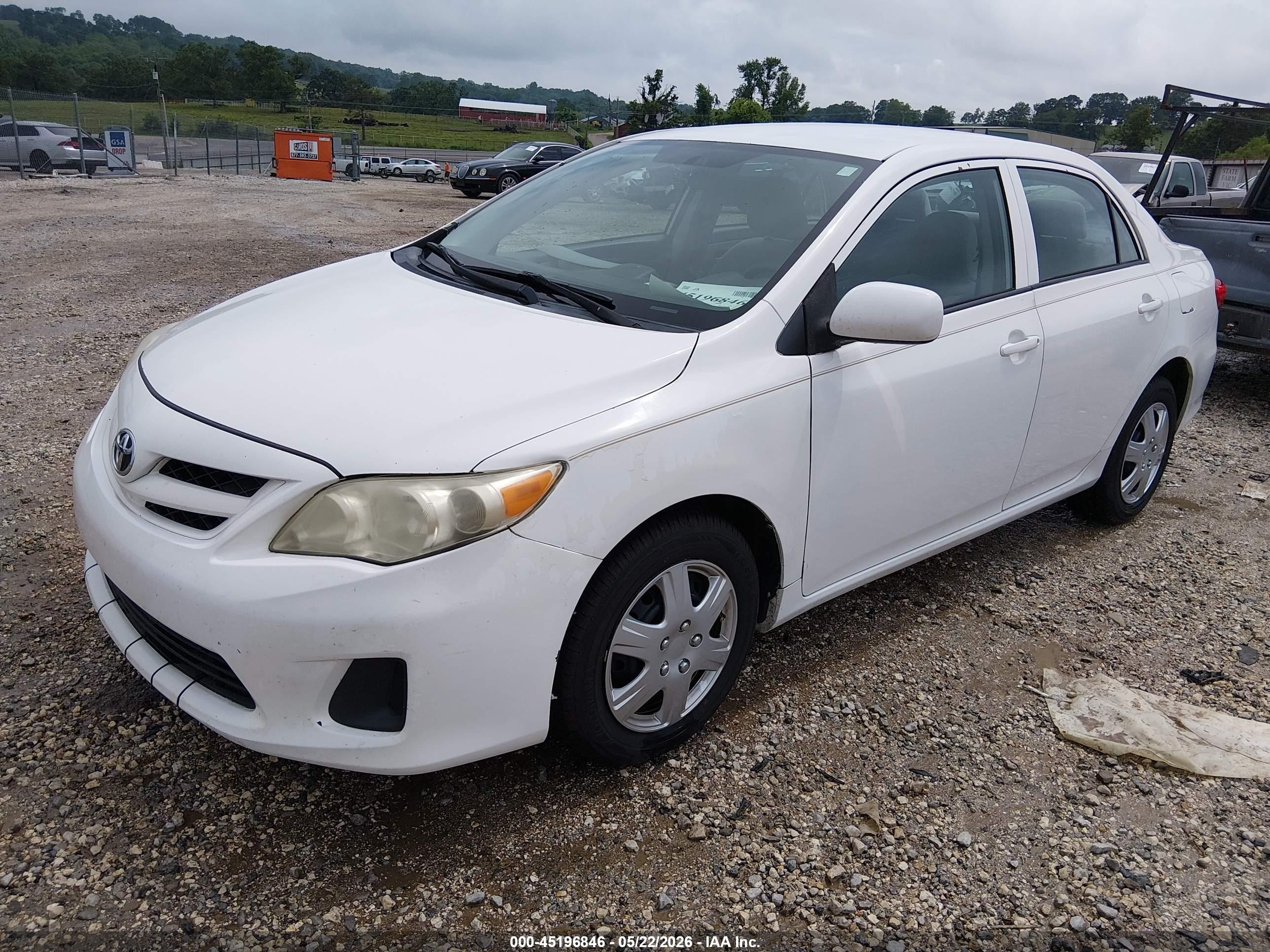 2013 Toyota Corolla L White vin: 5YFBU4EE3DP159888